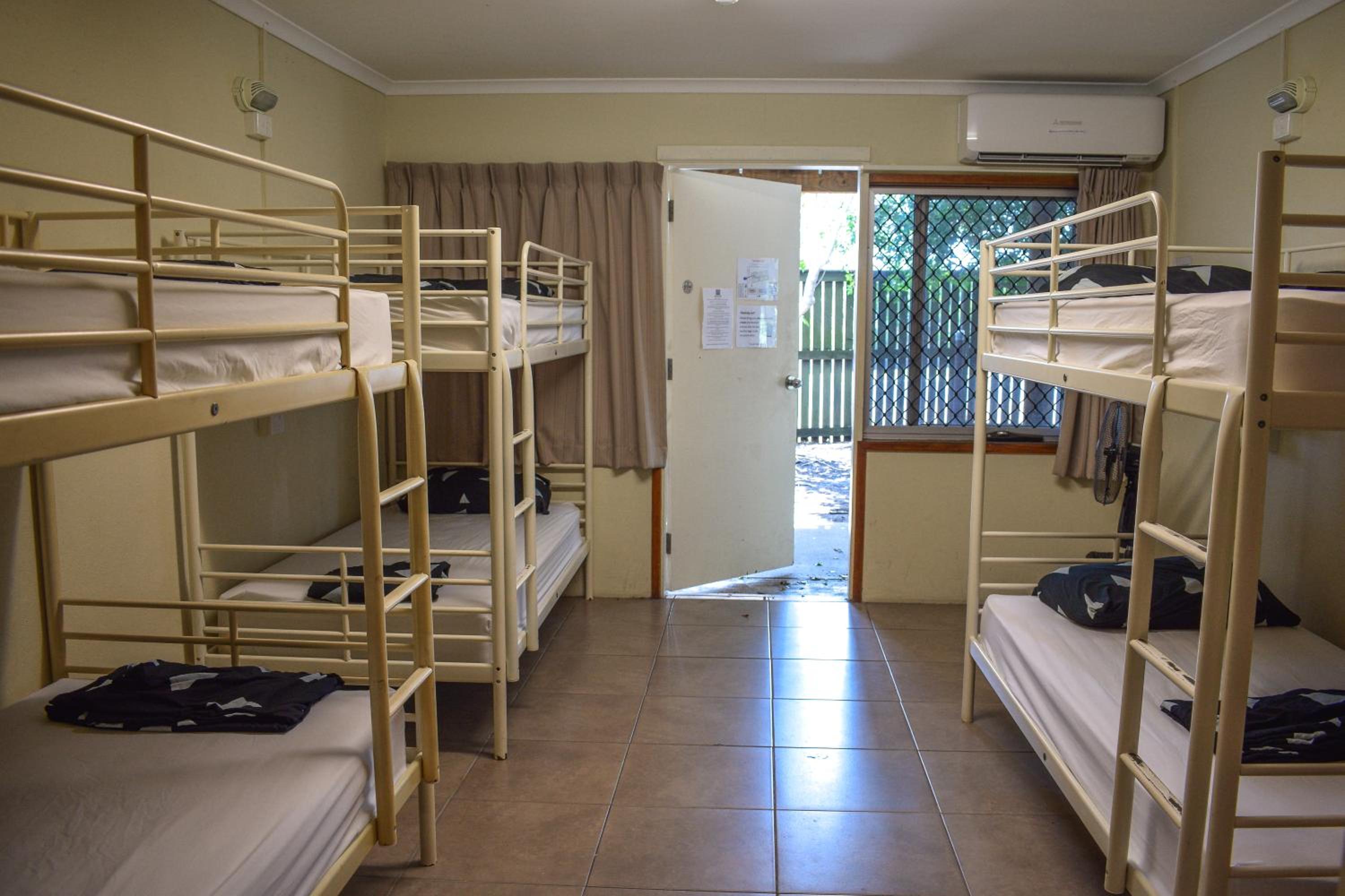 Bed in 7-Bed Dormitory Room with Private Bathroom photo 1