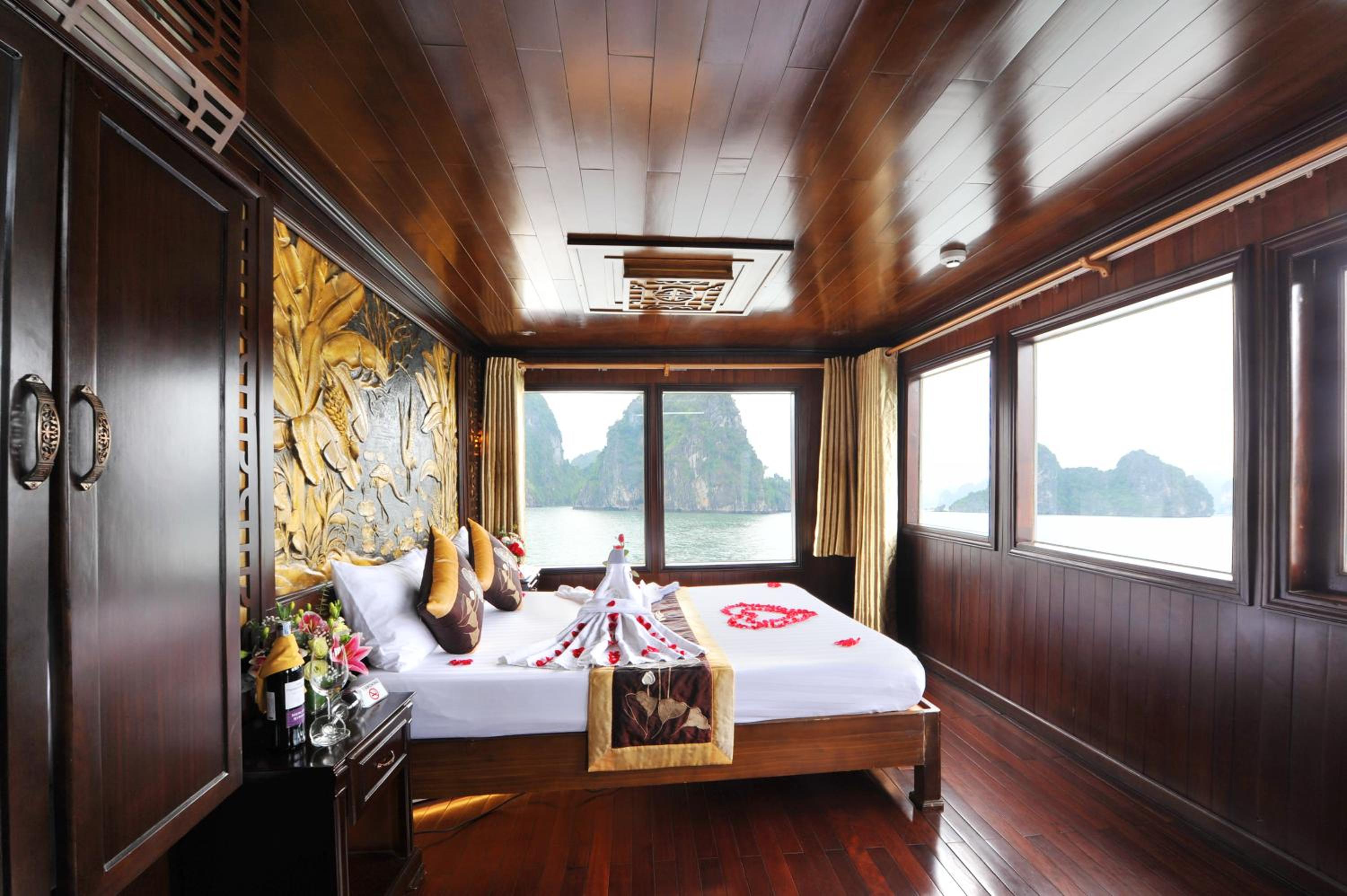 Suite with Balcony - Photo 2