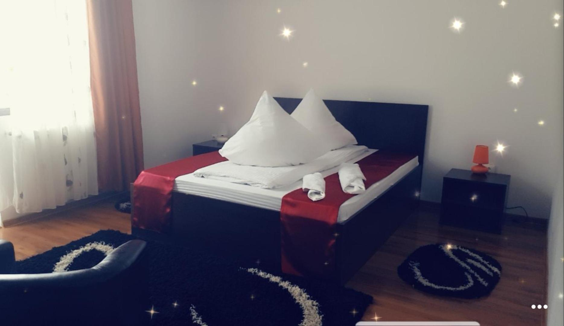 Deluxe Double Room with Shower - Photo 18
