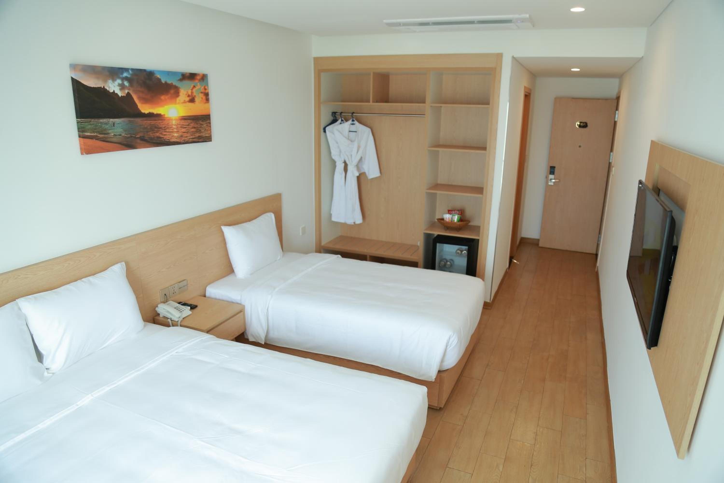 Twin Room with City View