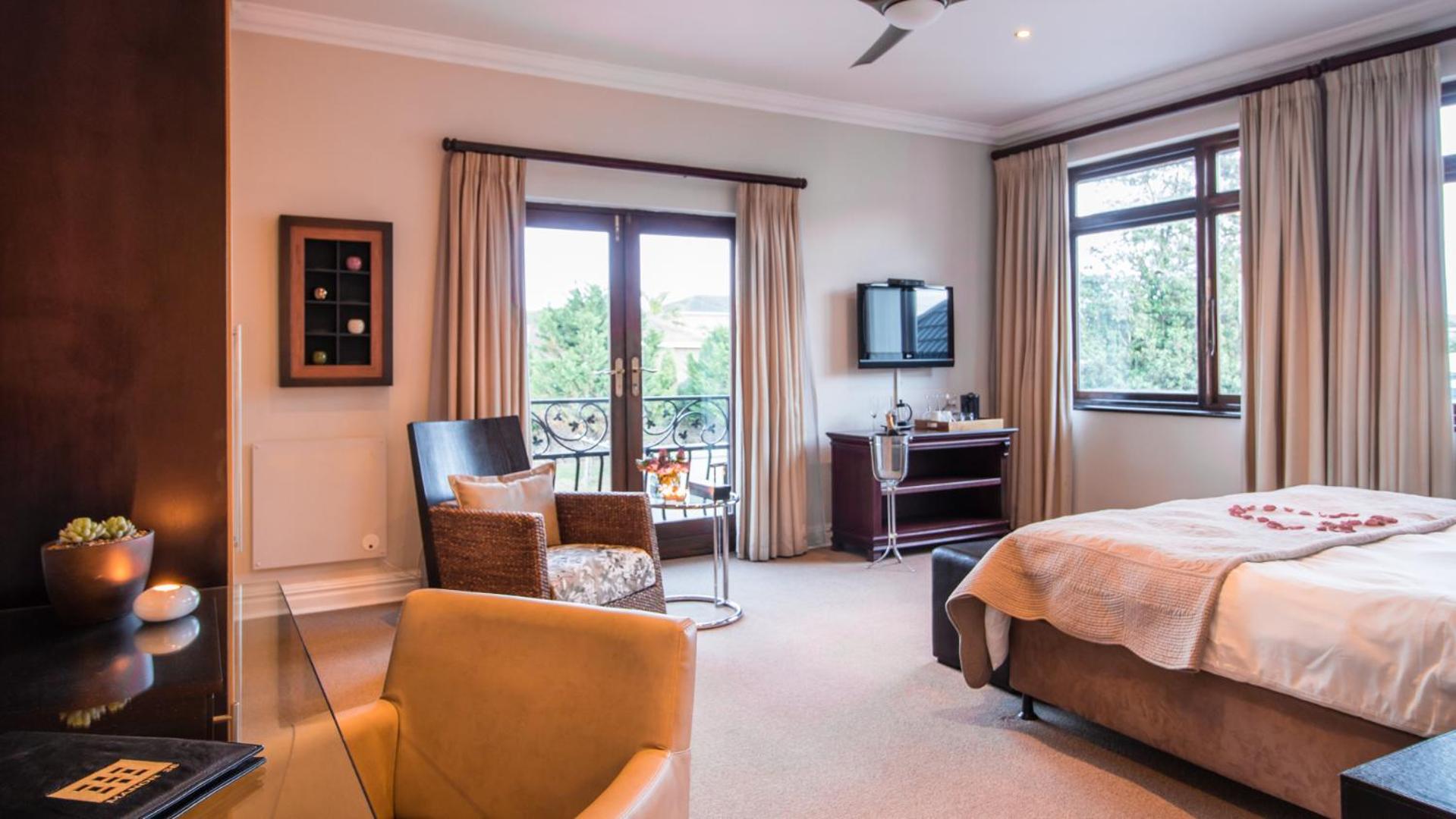 Executive Suite - Photo 7
