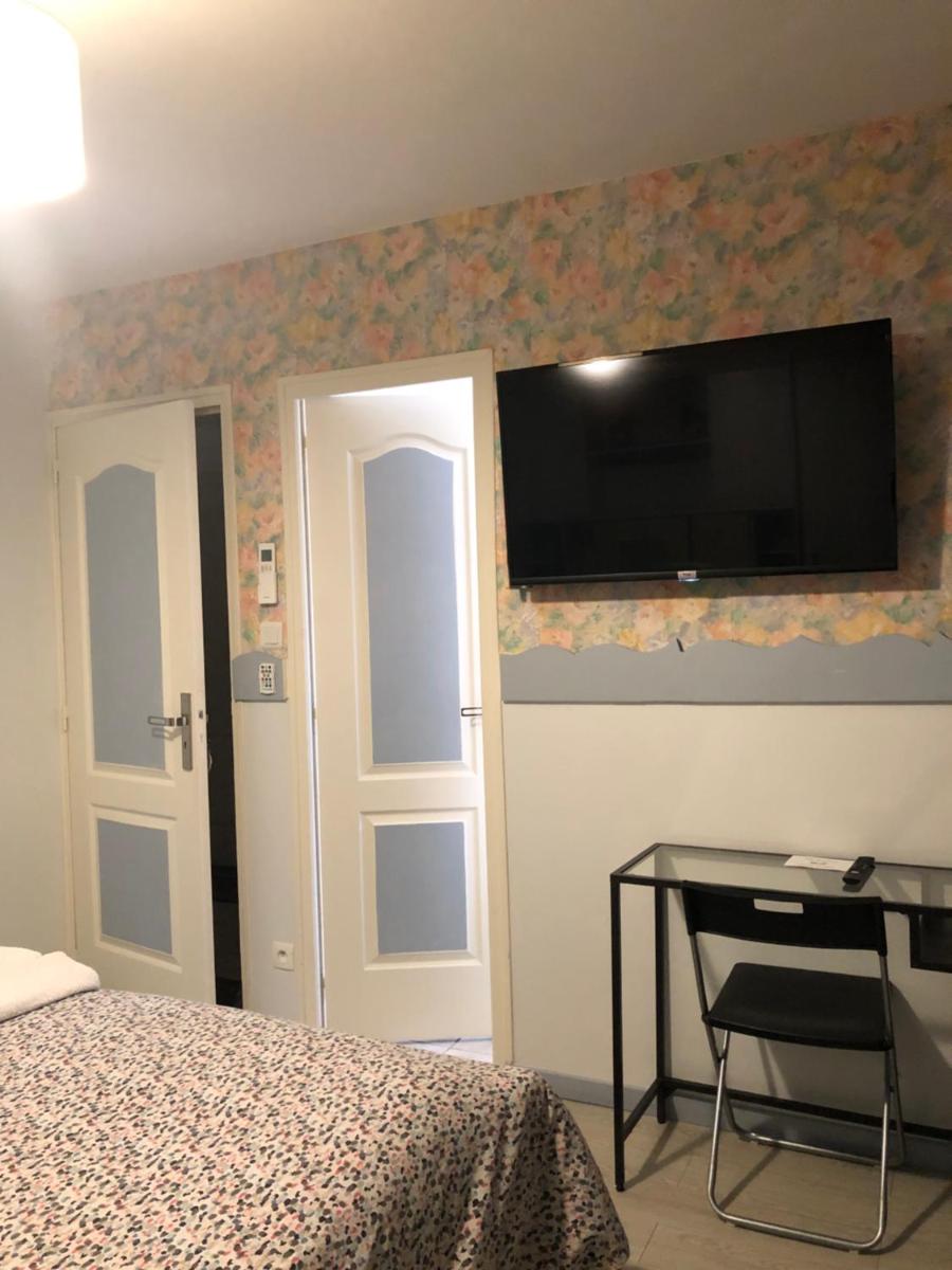 Double Room with Air Conditioning and Garden Views - Photo 1