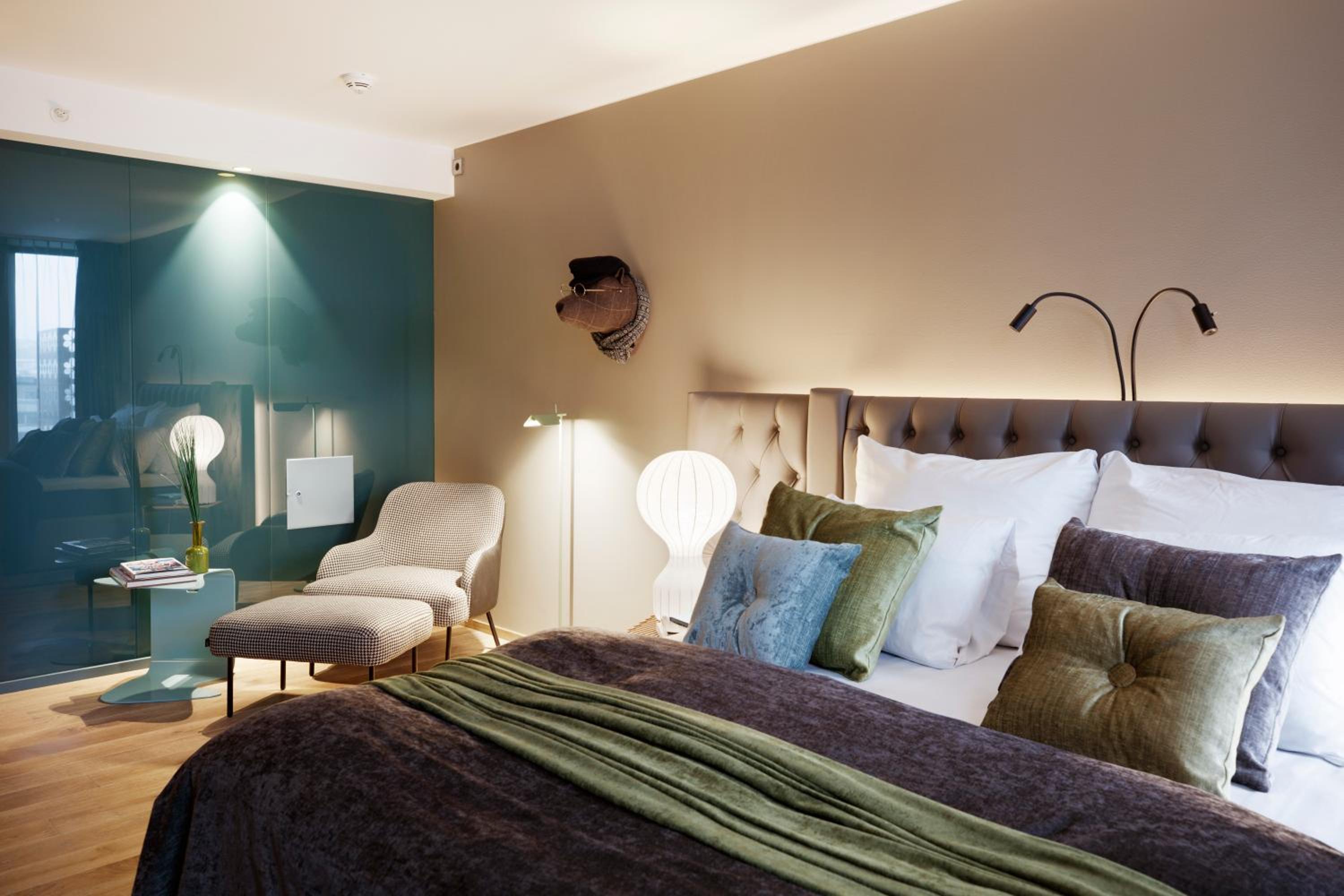 Superior Double or Twin Room thumbnail 6