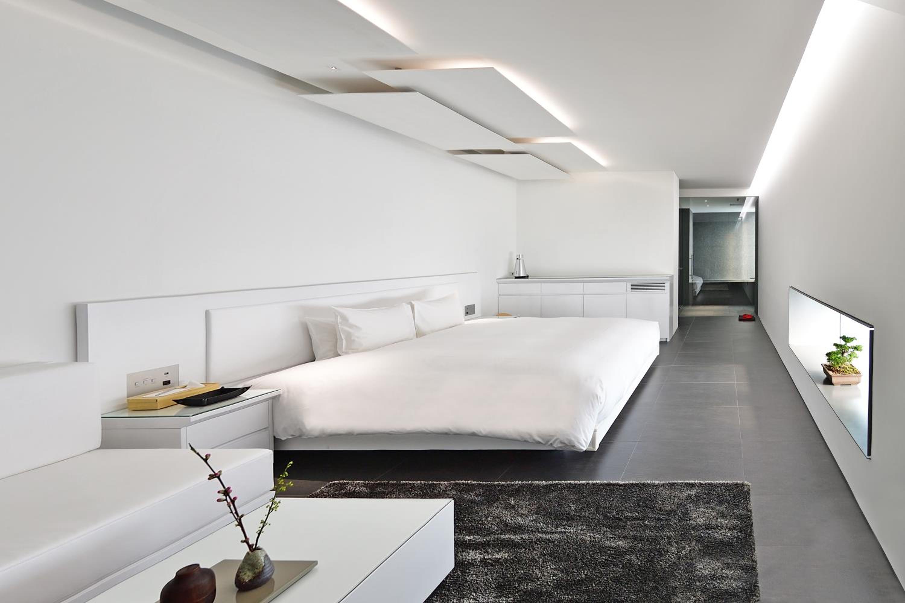 Deluxe Double Room with Garden View thumbnail 6