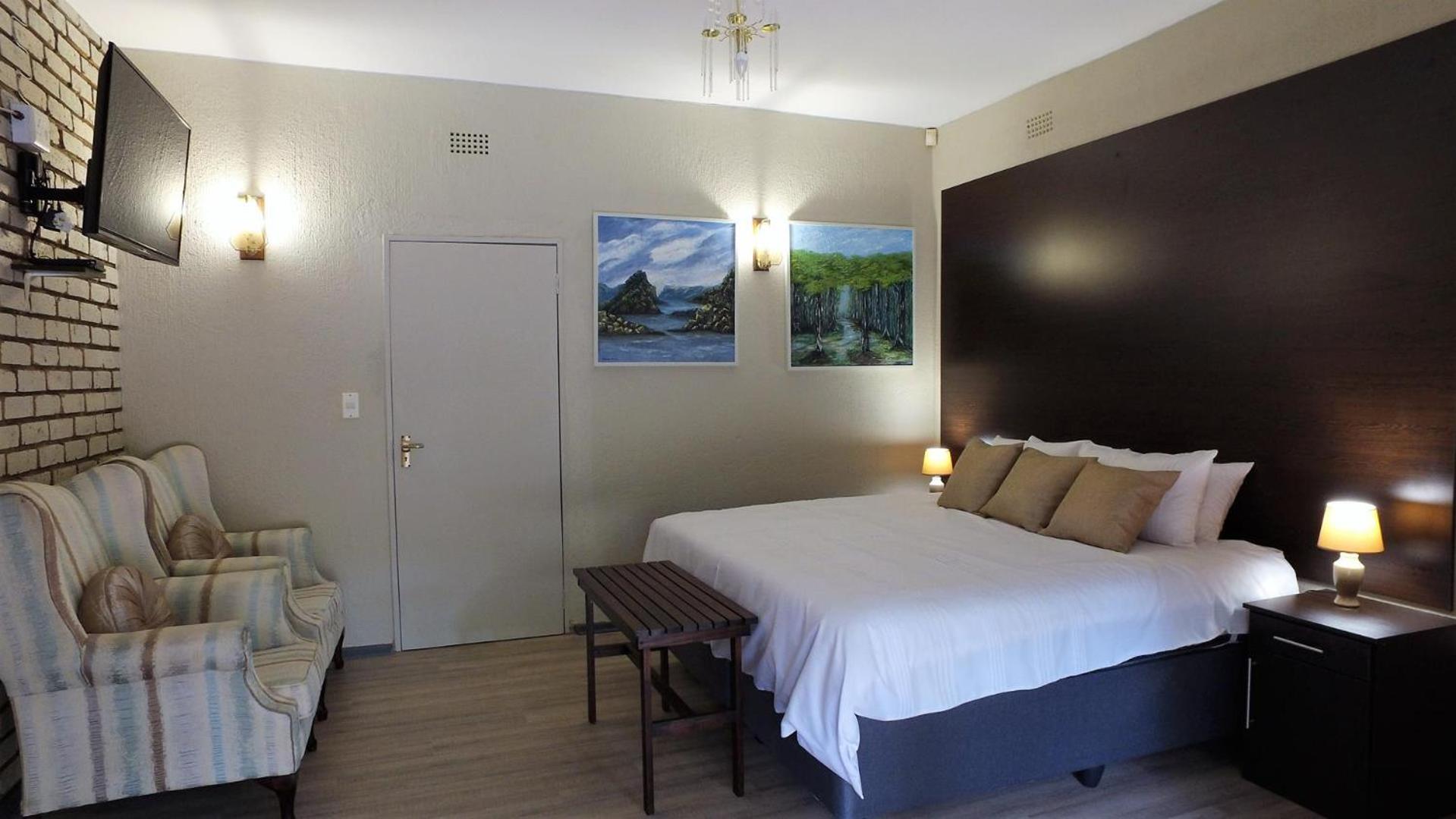 Deluxe King Suite photo 1