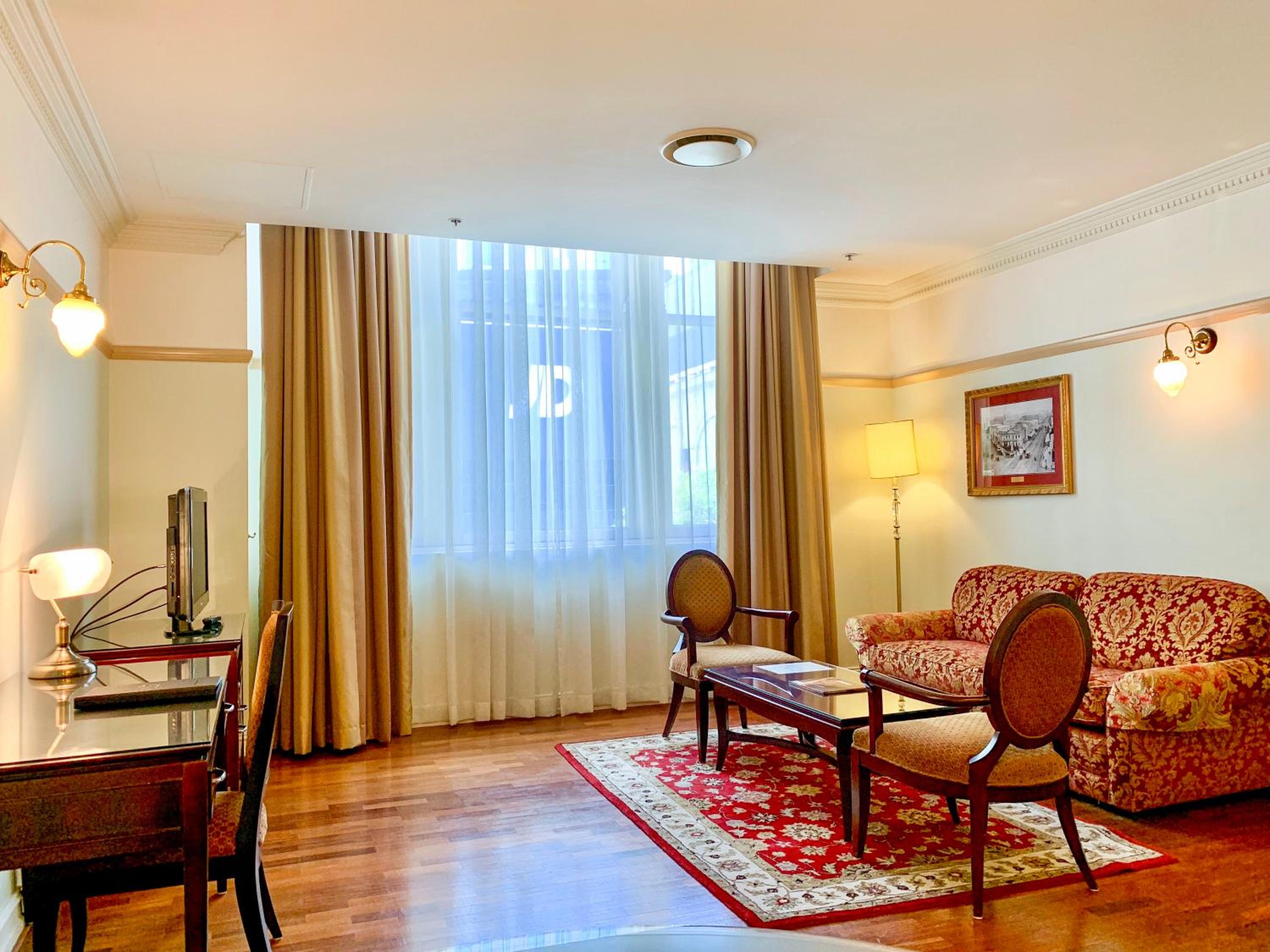 One Bedroom Suite - Photo 4