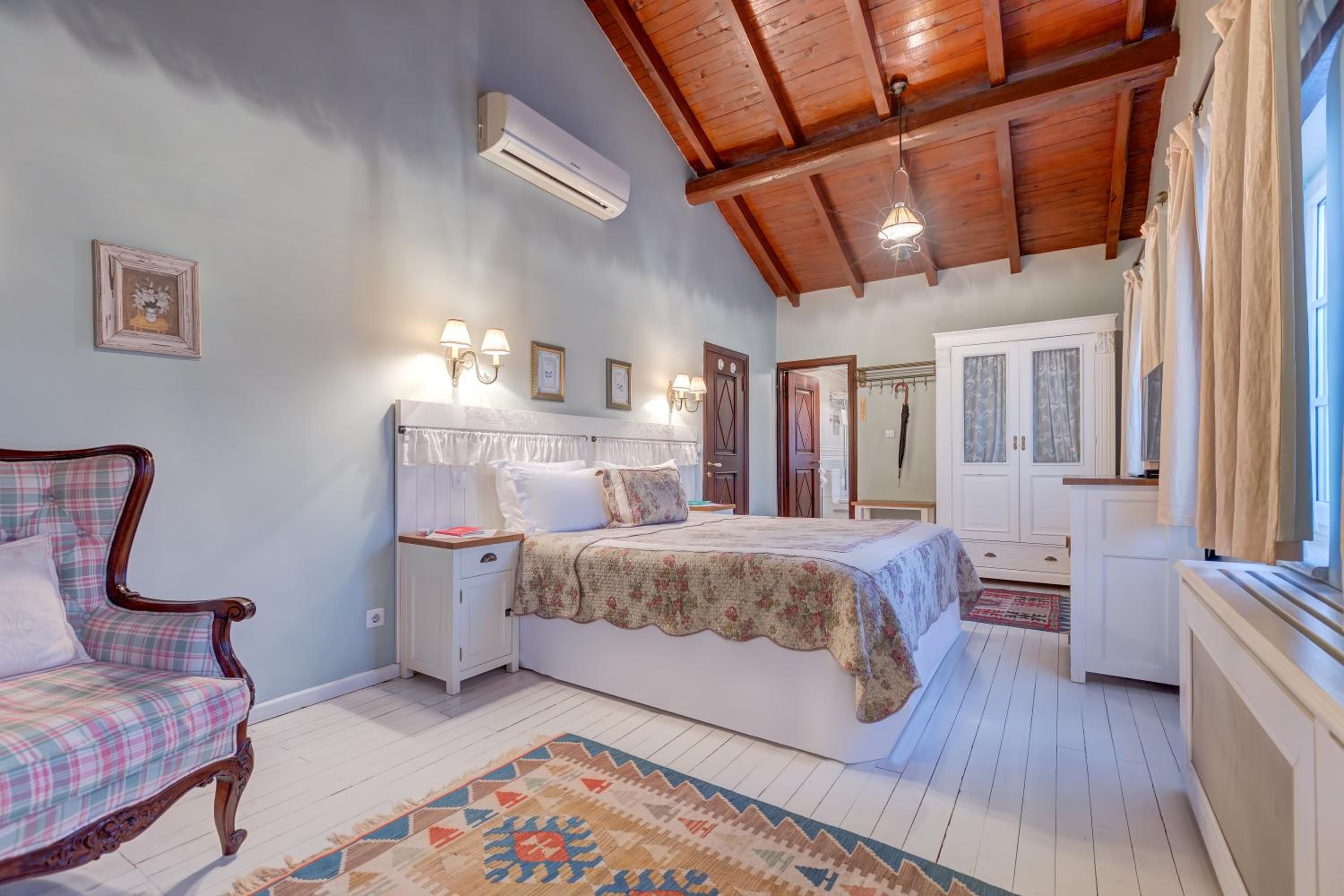 Deluxe Room with Pool & Forest View