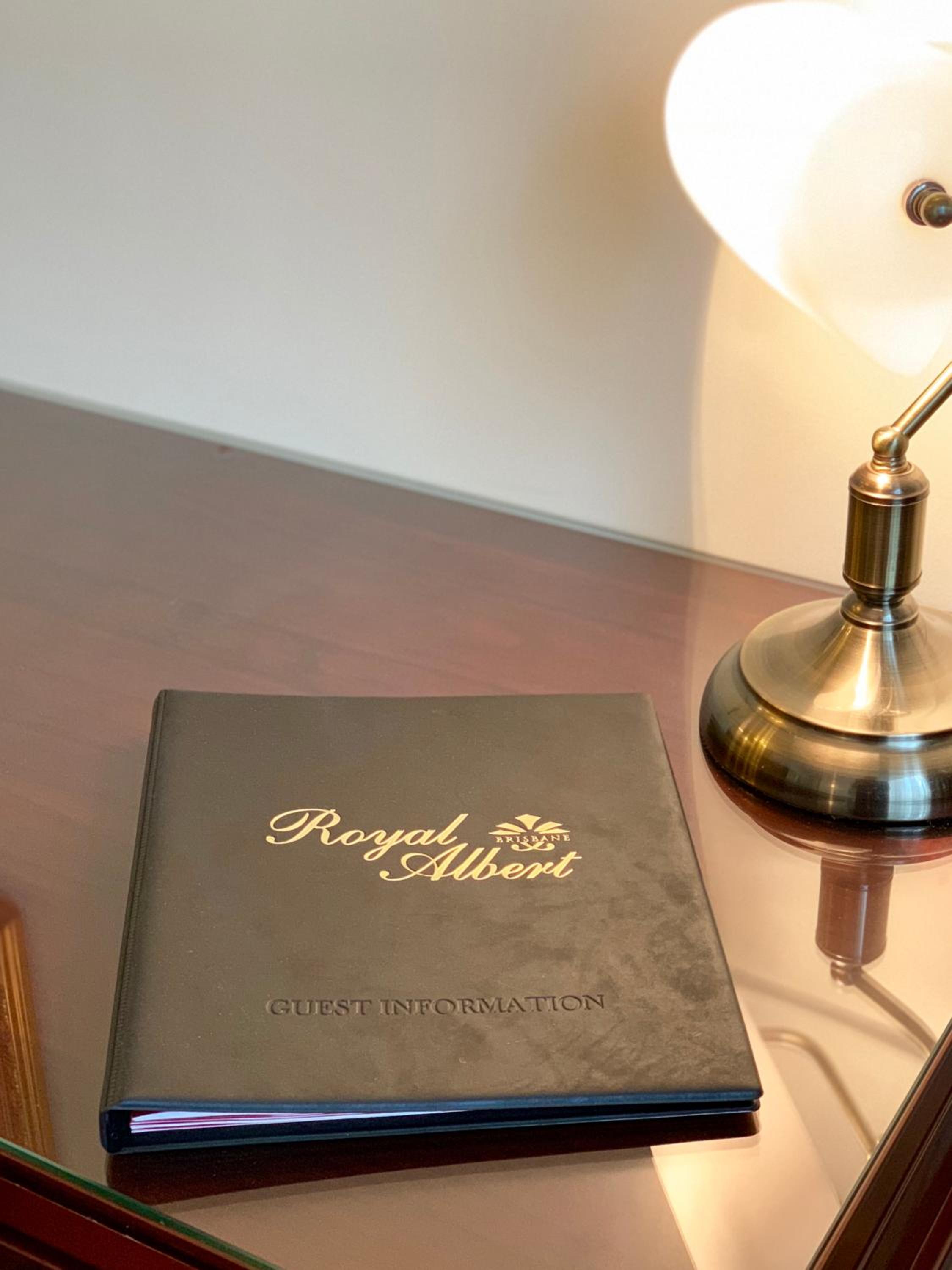 Deluxe Hotel Room - Photo 17