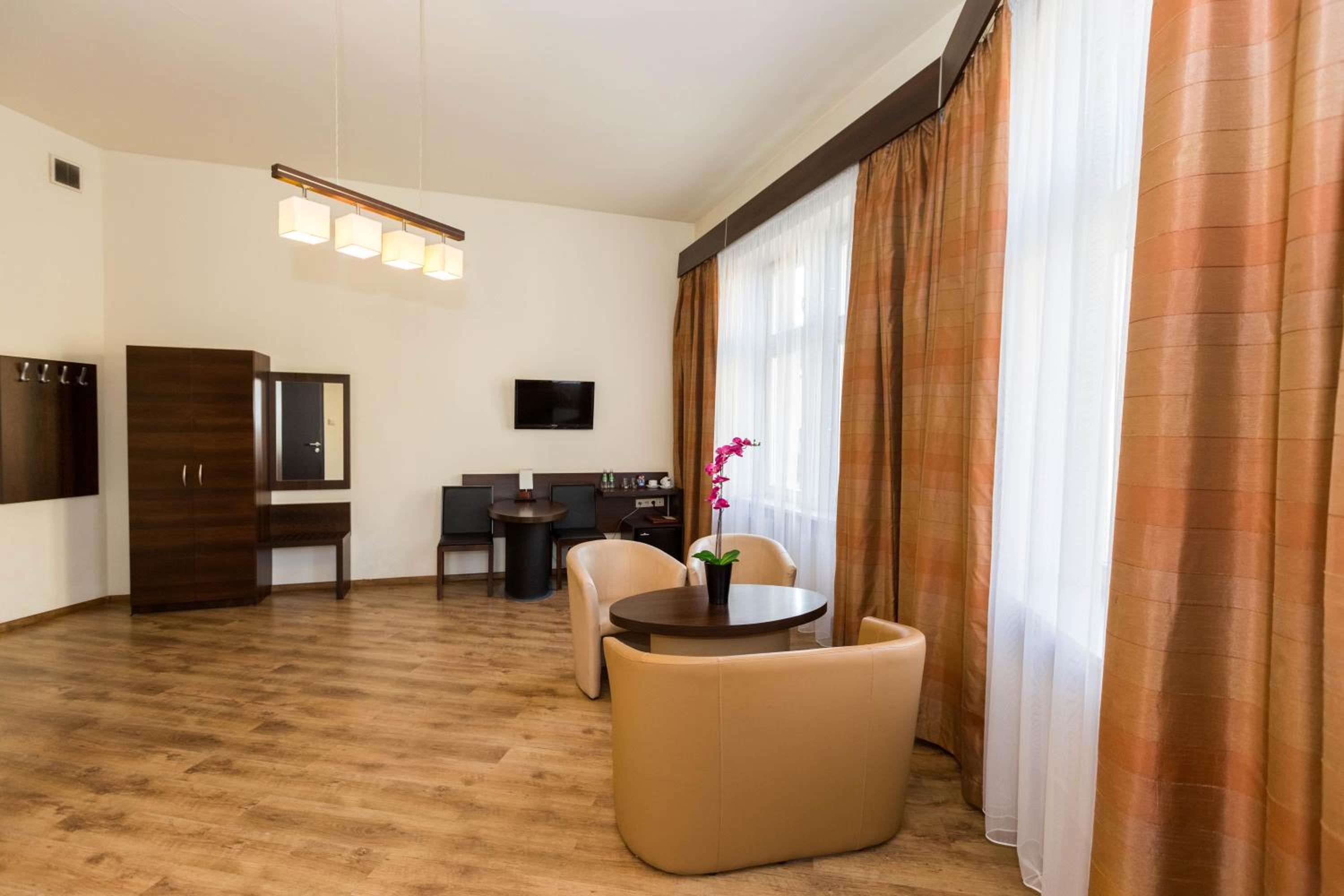 Deluxe Double Room with Balcony photo 1