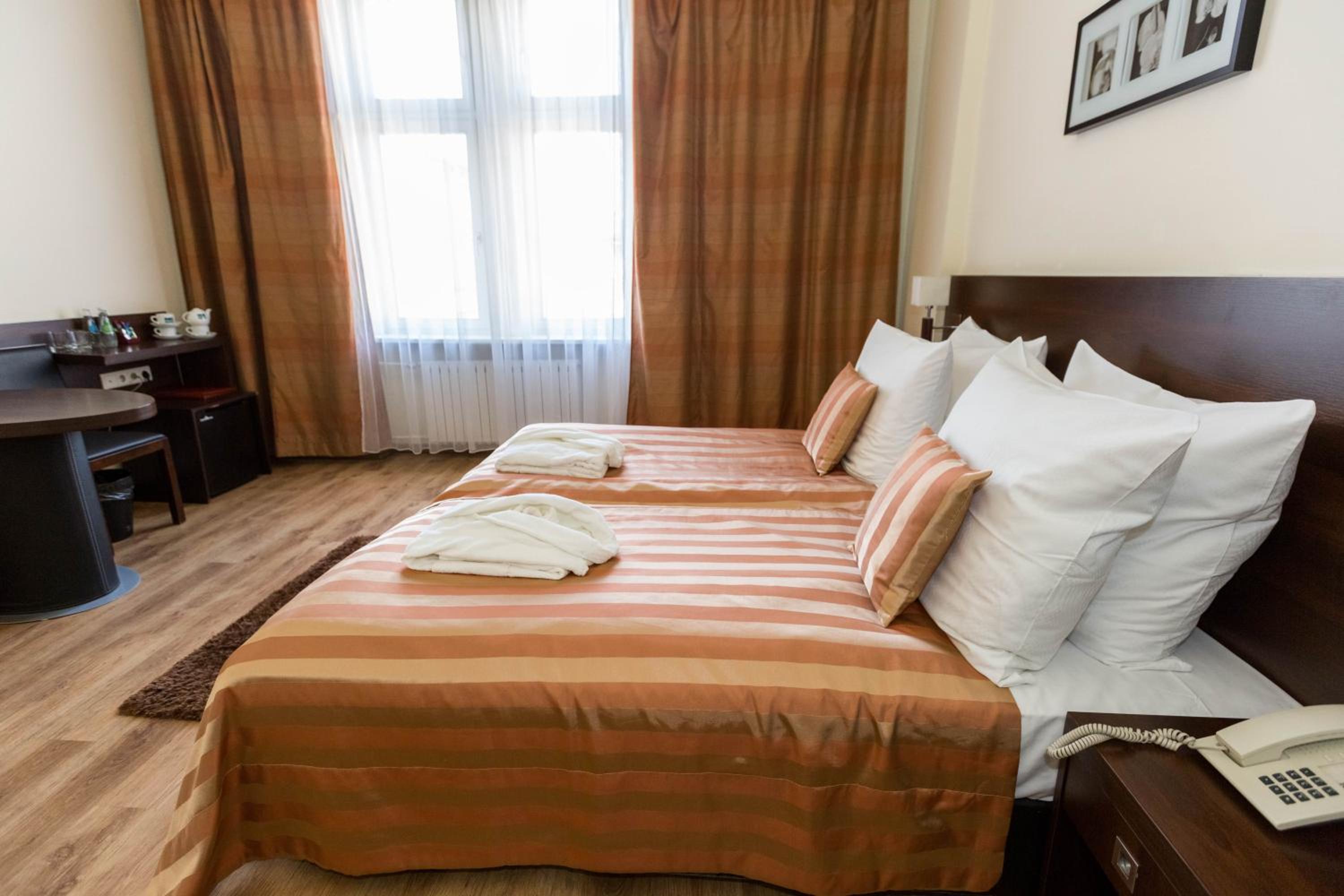 Double or Twin Room - Photo 9
