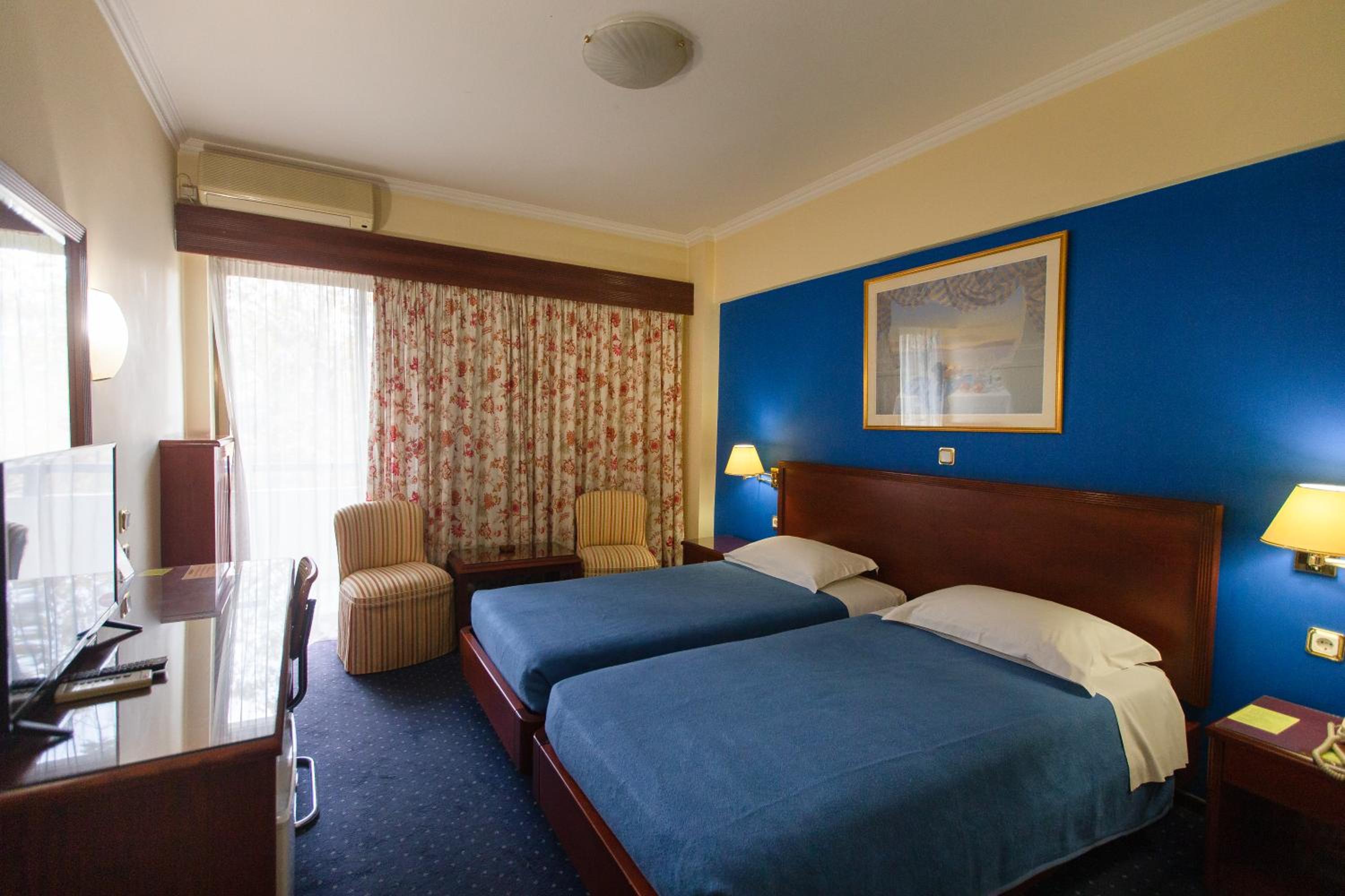 Standard Twin Room - Photo 1