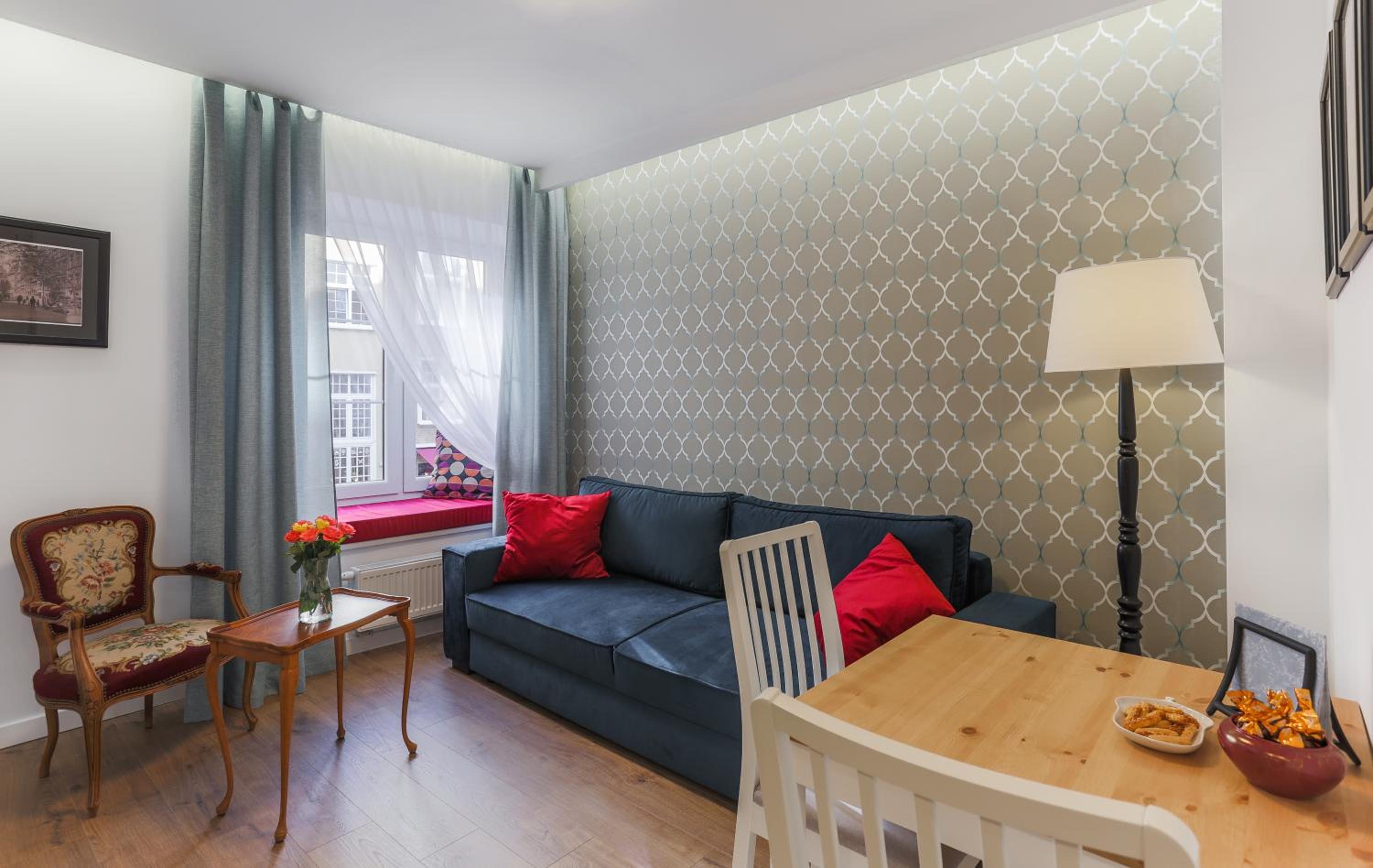 One-Bedroom Apartment - Photo 3