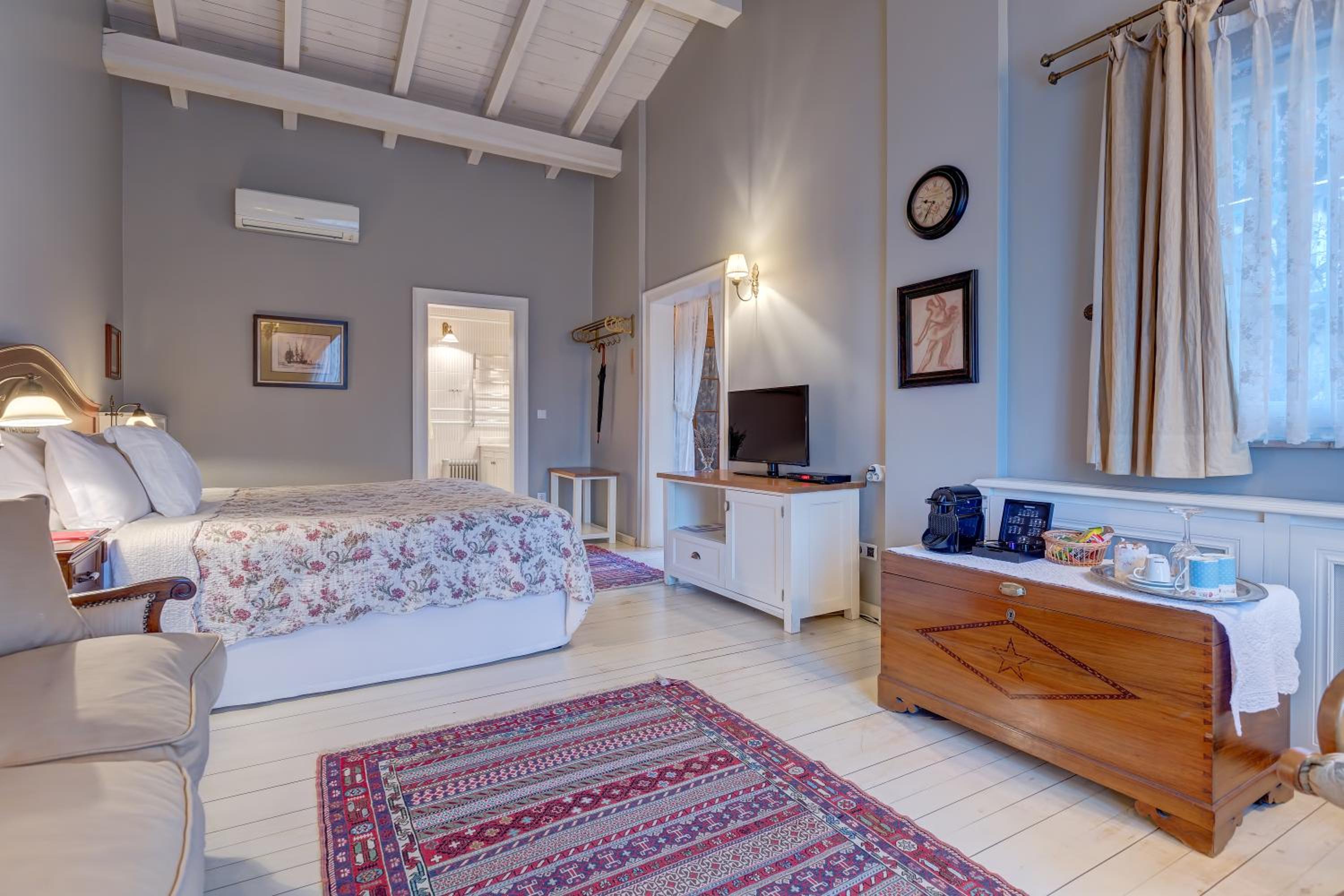 Junior Suite with Terrace and Forest View photo 3