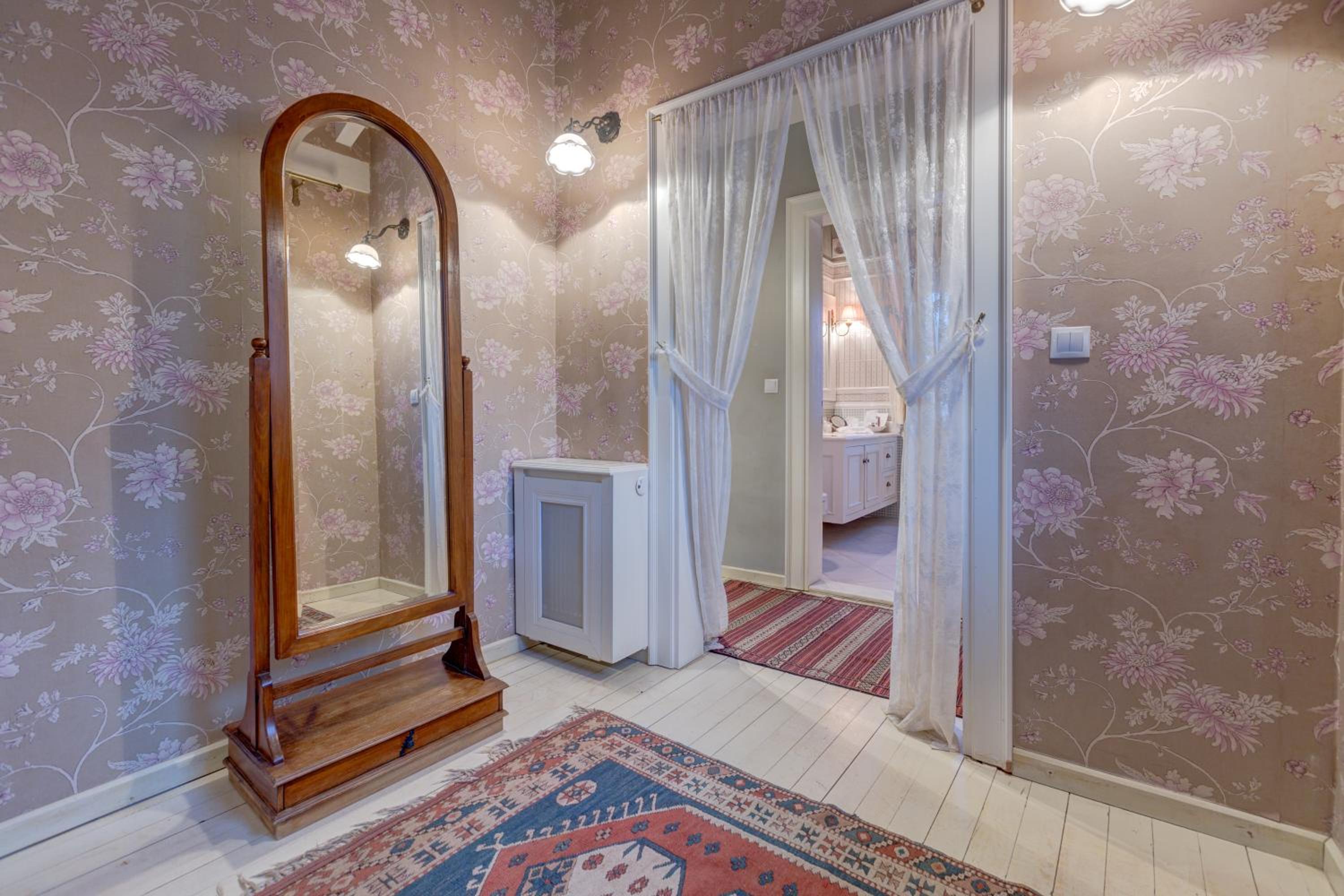 Honeymoon Suite photo 3
