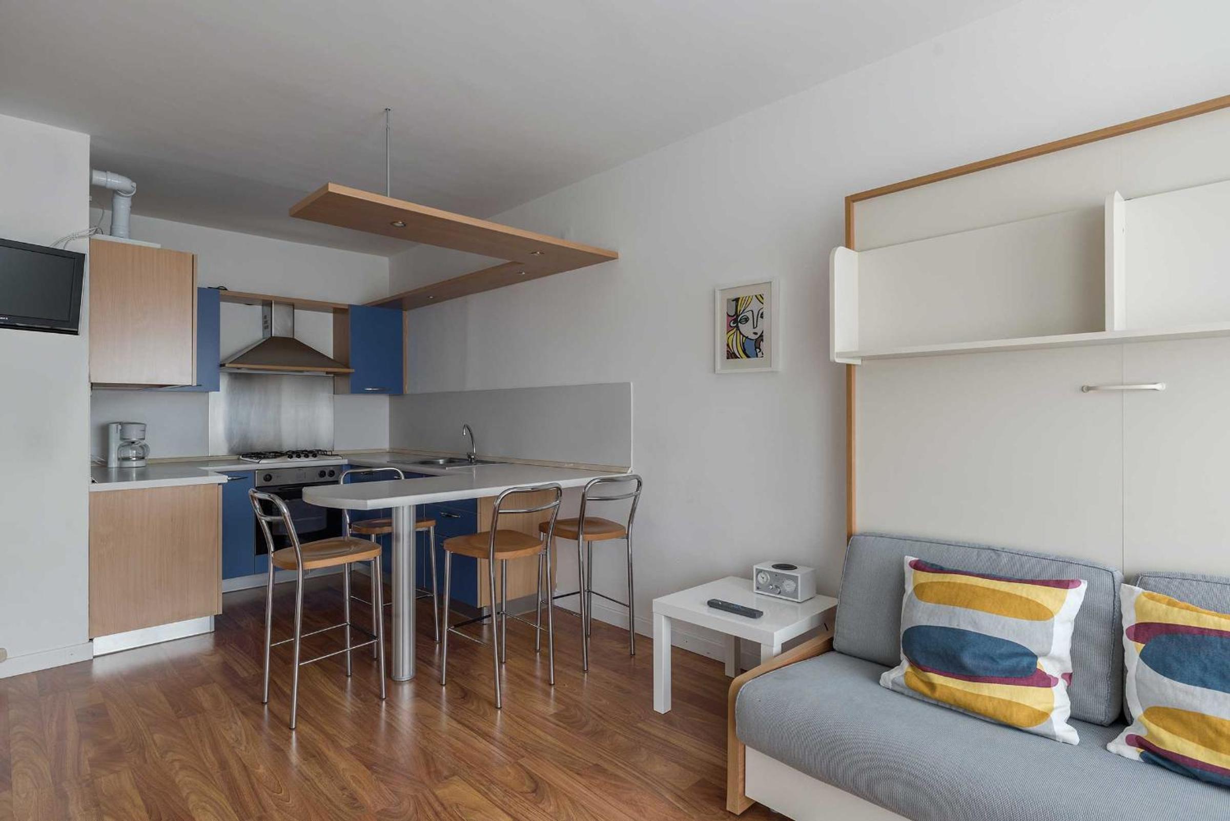 One-Bedroom Apartment photo 3