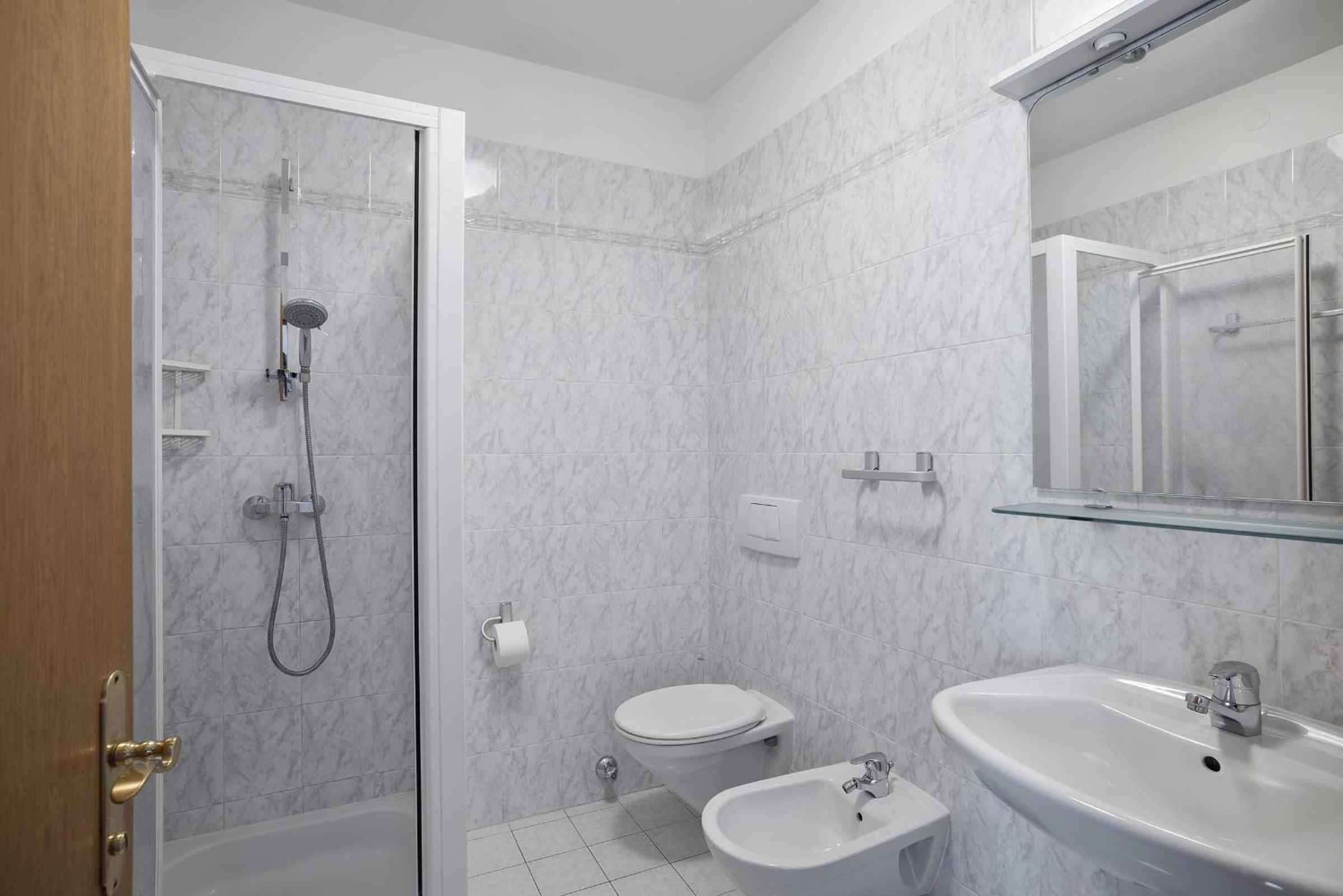 Deluxe One-Bedroom Apartment with Garden View photo 3