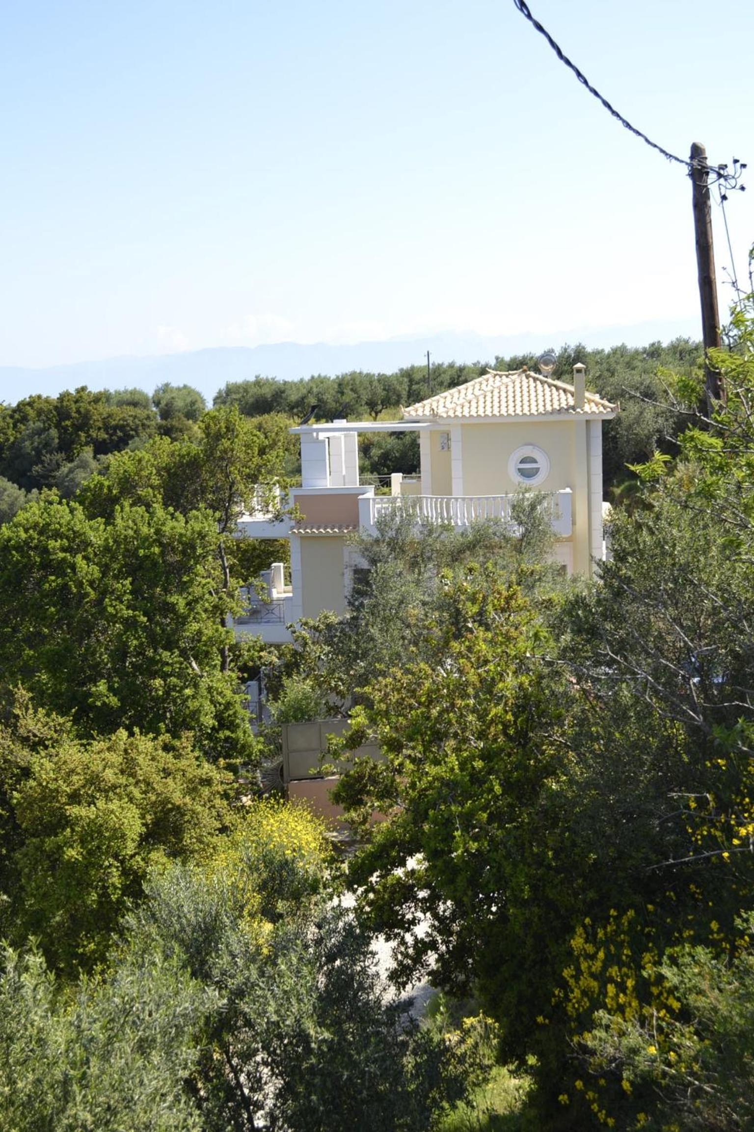 Villa photo 2