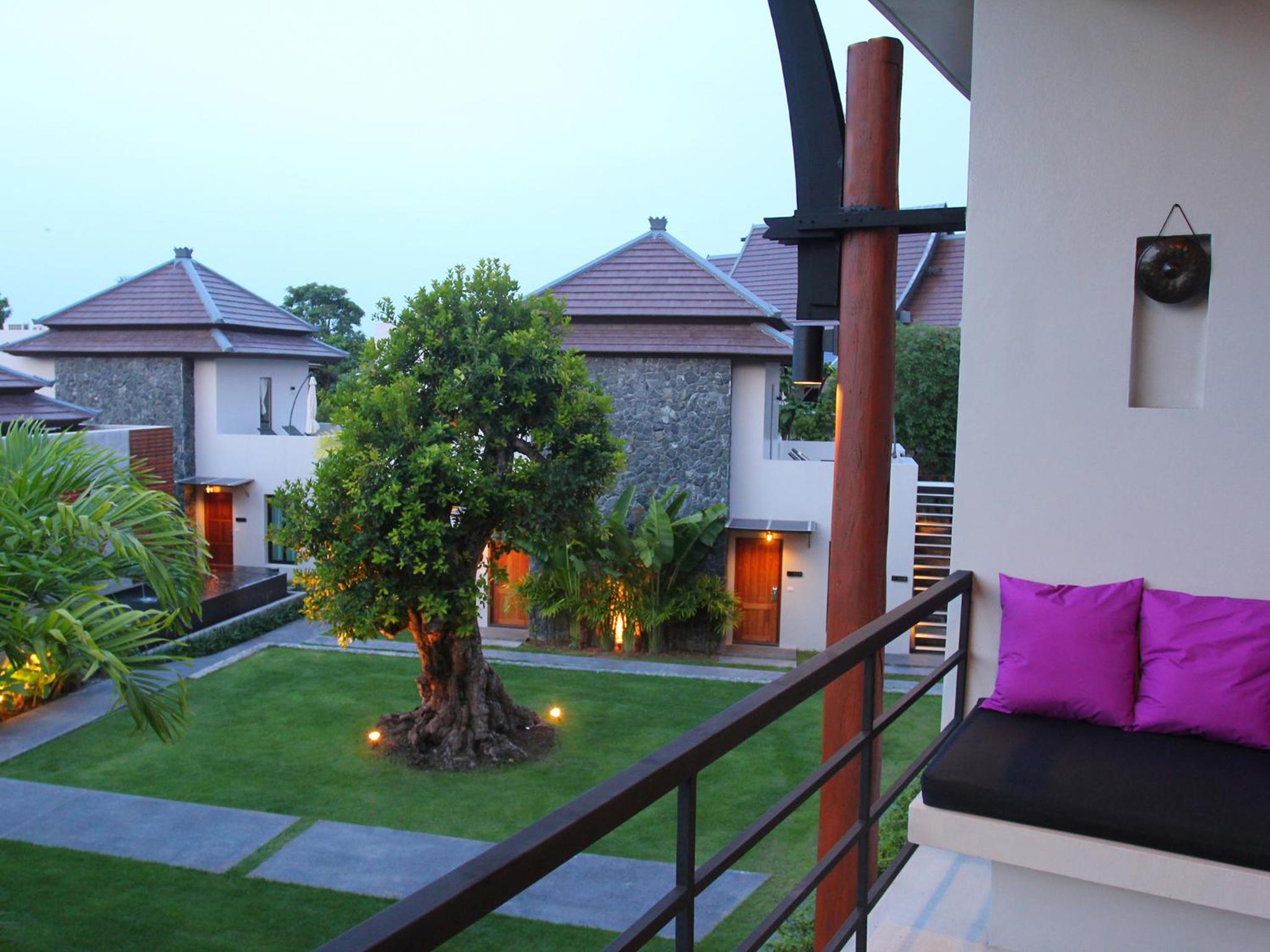 Deluxe Balcony Suite photo 2