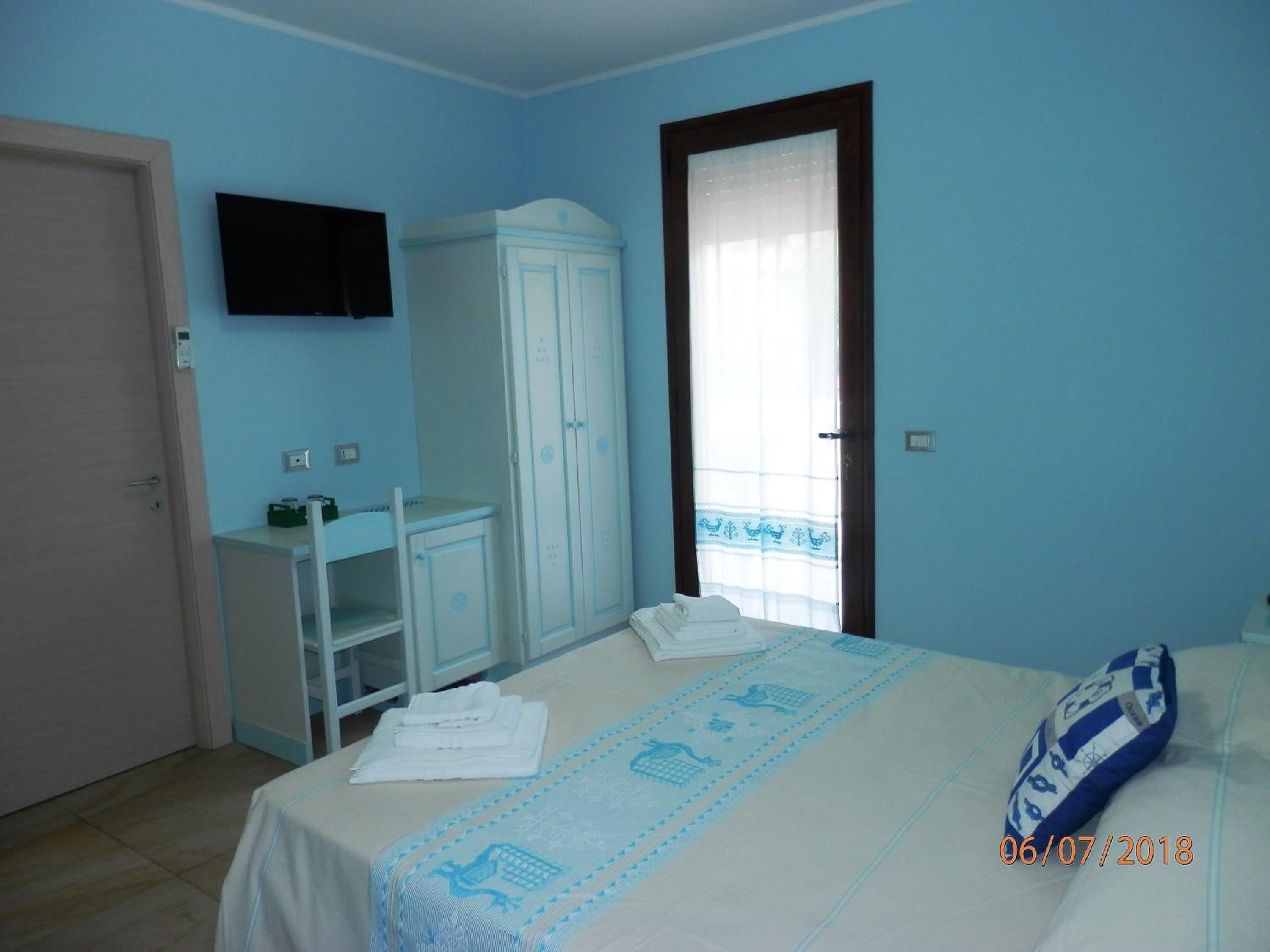Deluxe Double Room with Extra Bed photo 1