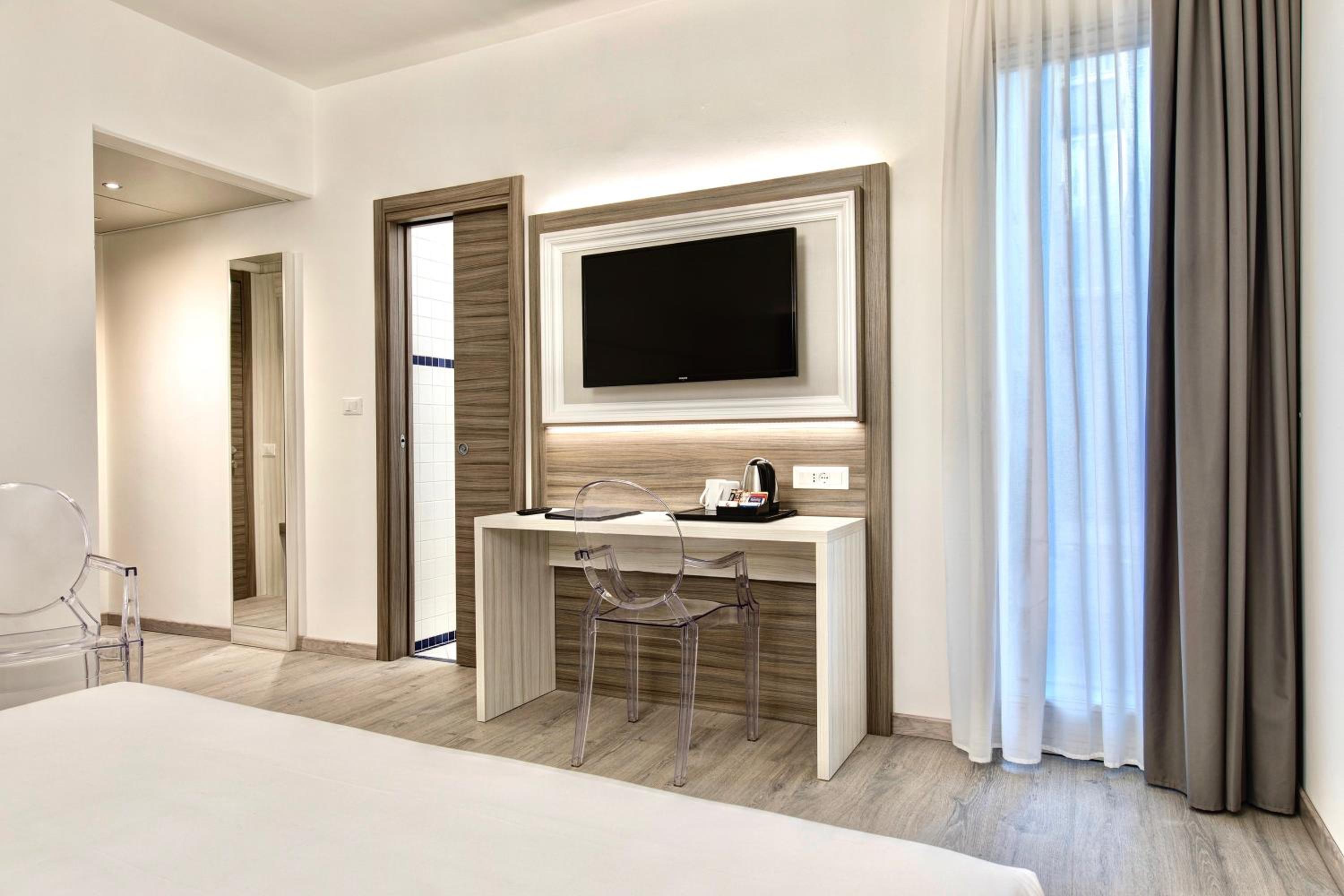 Comfort Queen Room - Photo 6