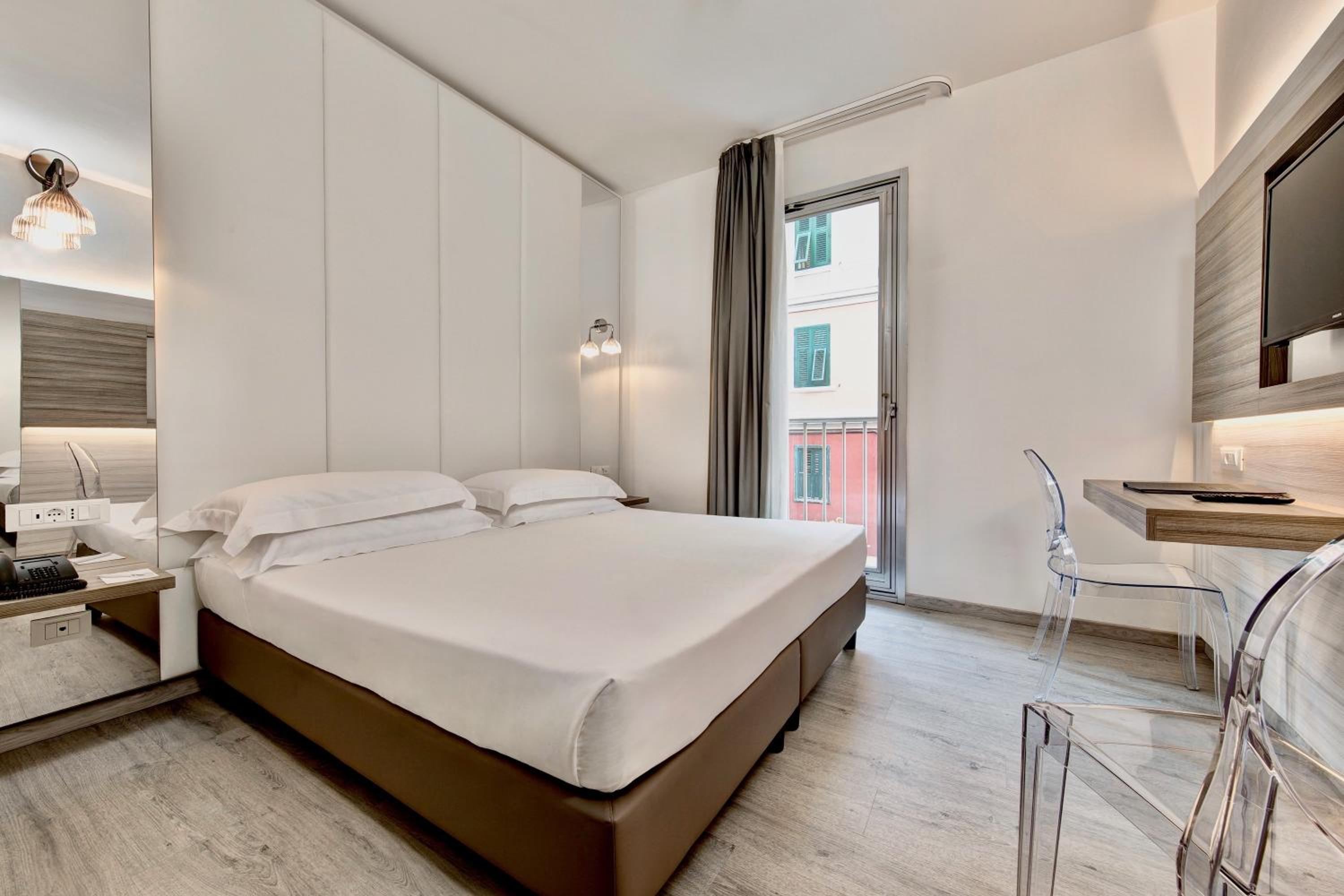 Comfort Queen Room - Photo 7