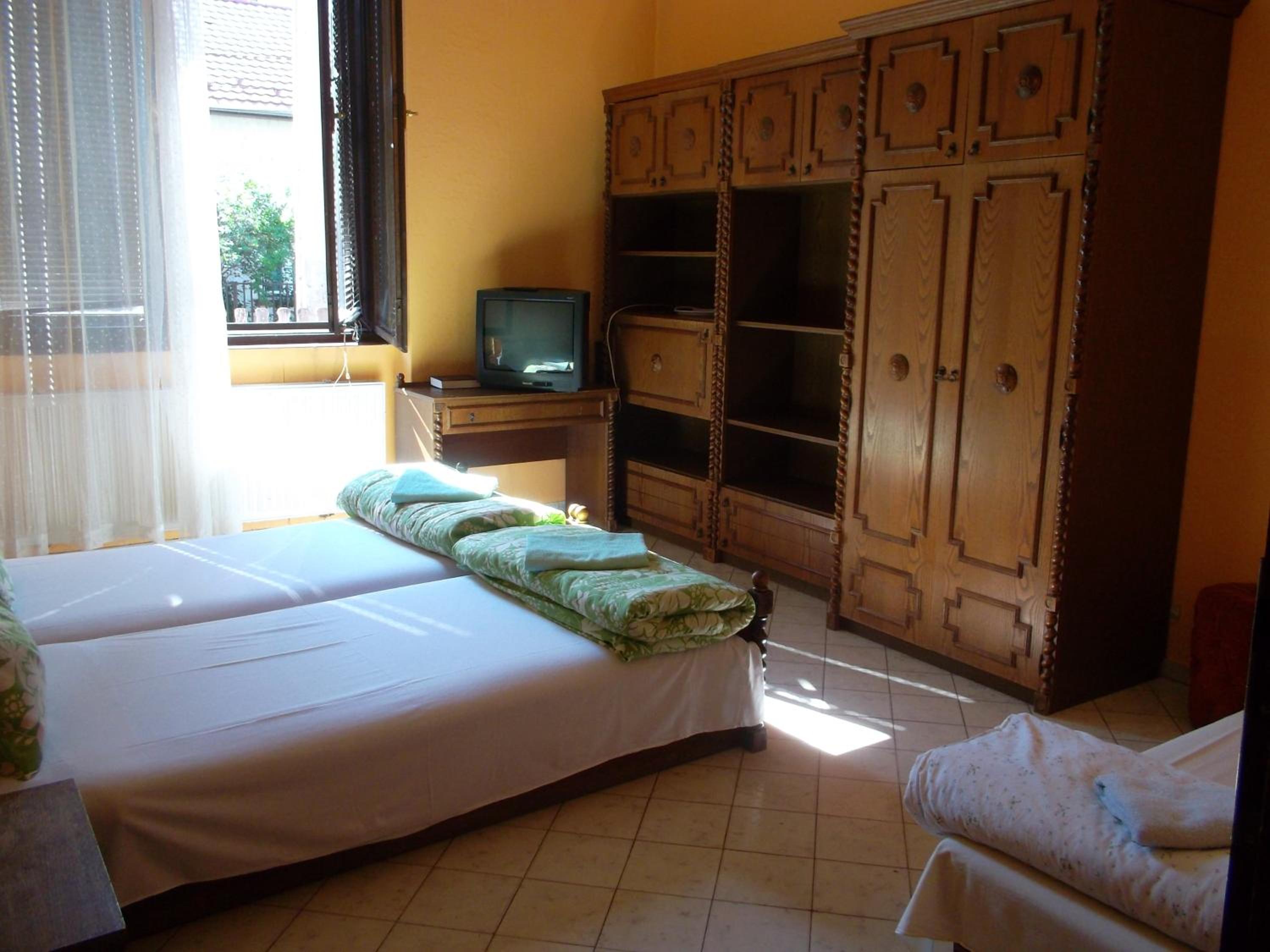 Triple Room - Photo 9