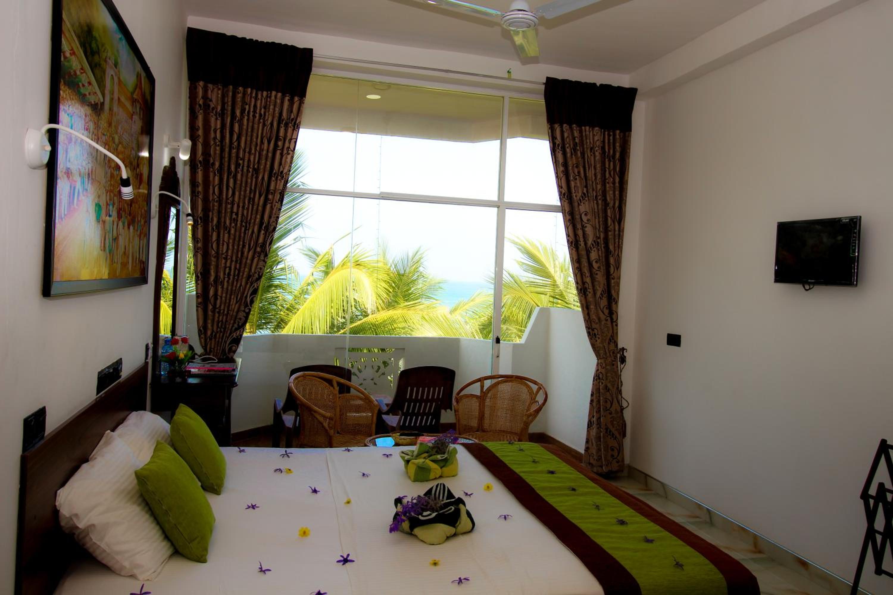 Deluxe Double Room with Balcony and Sea View photo 3