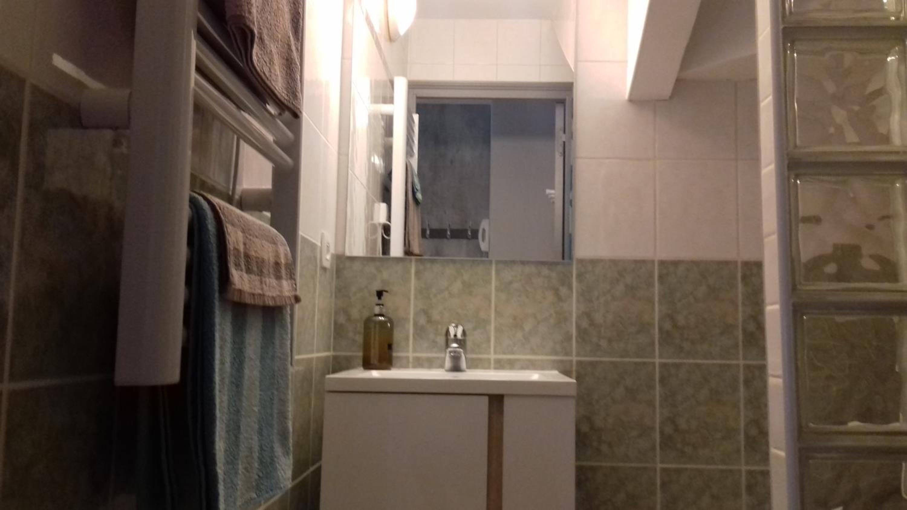 One-Bedroom Apartment photo 2