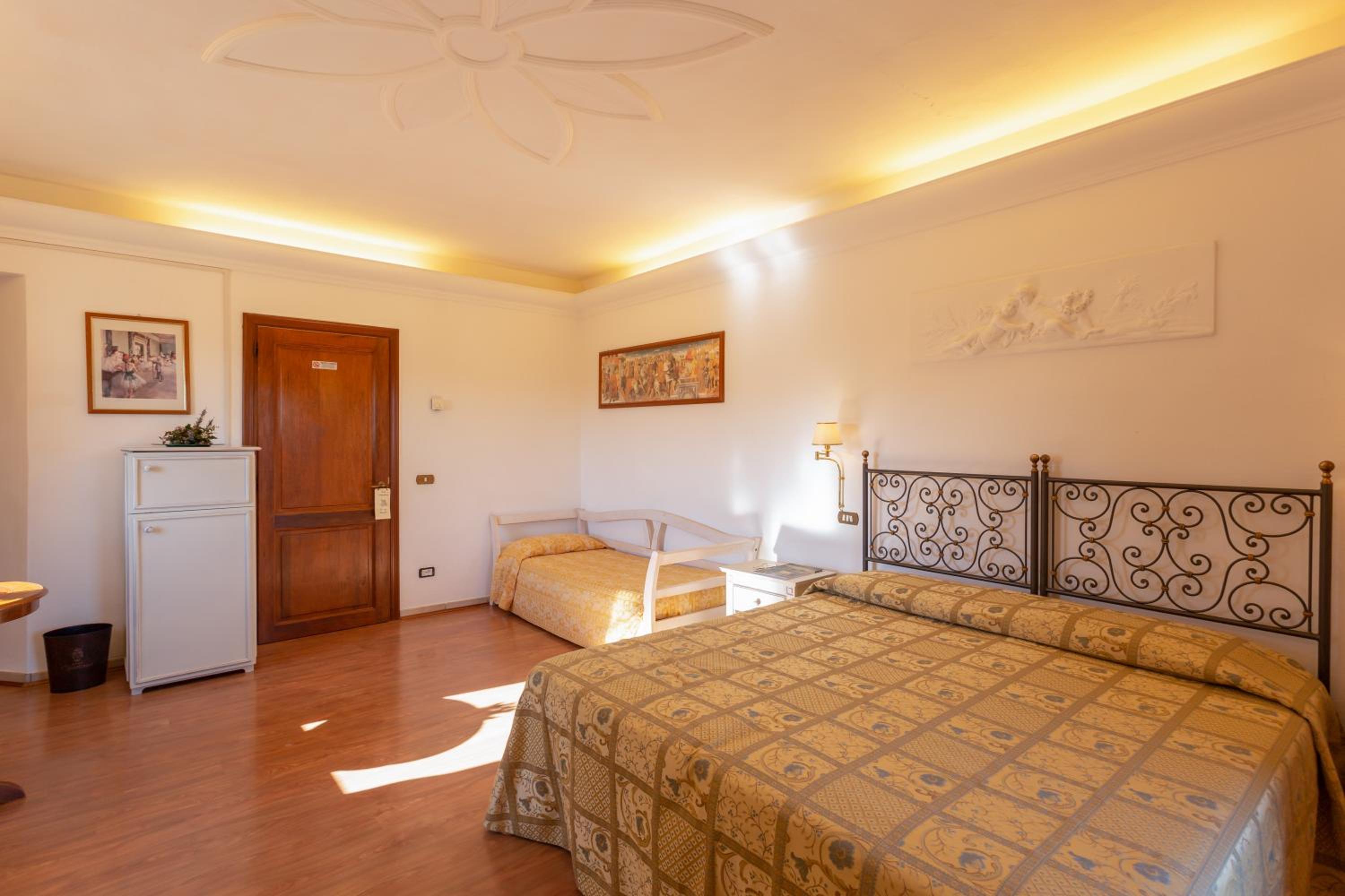 Standard Double Room - Photo 1