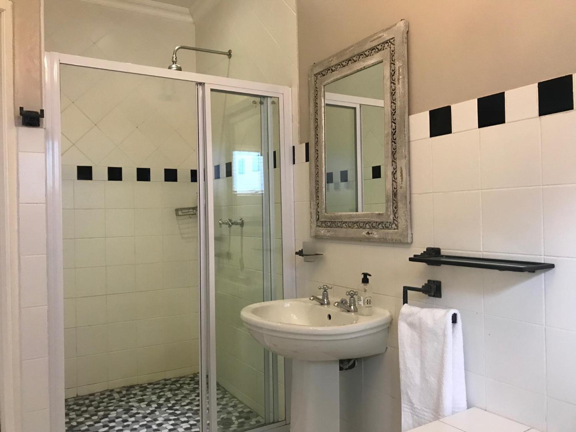 Executive Queen Room - Photo 12