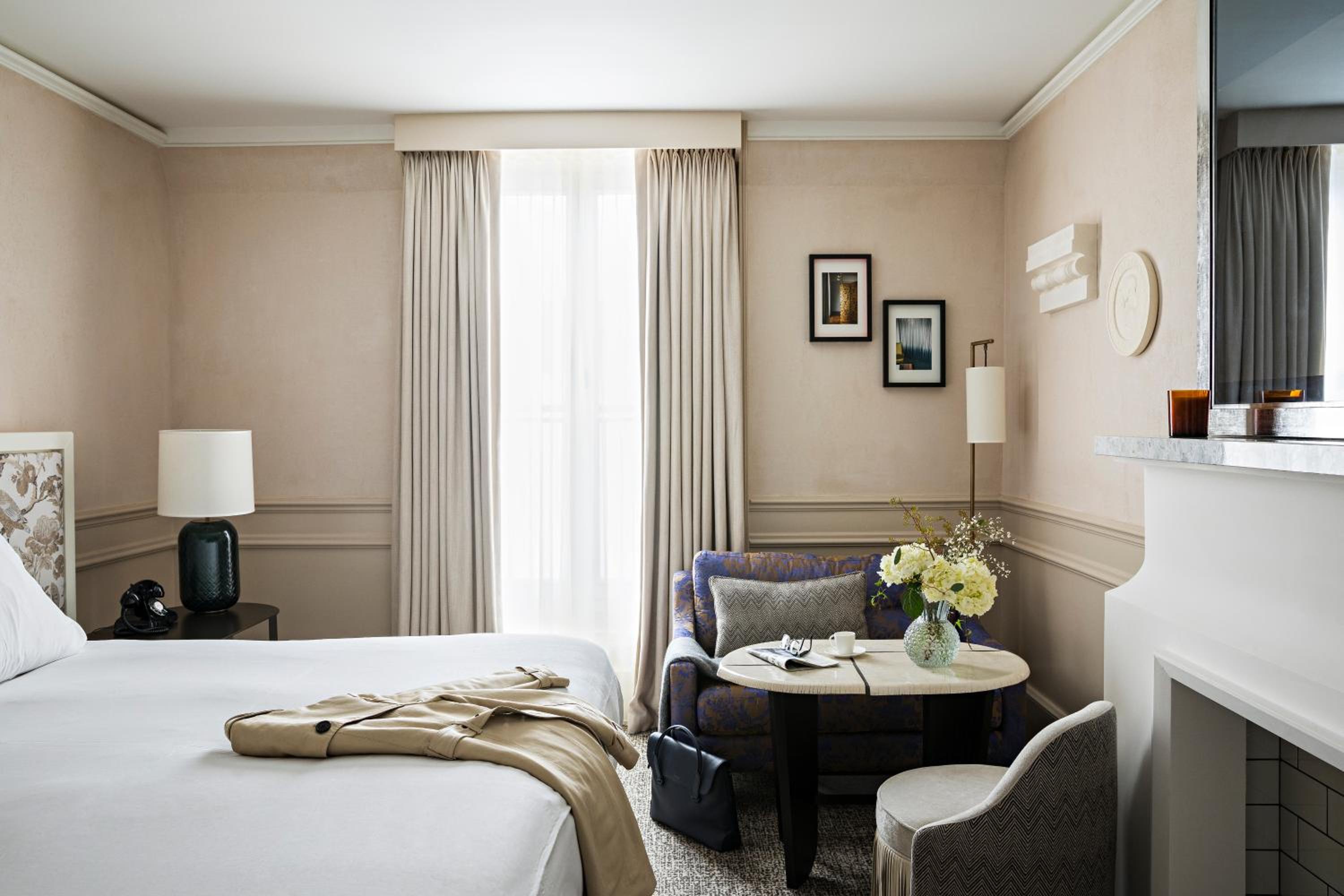 Chambre de Luxe avec 1 Lit Queen-Size – Vue sur Cour ou Rue Scribe