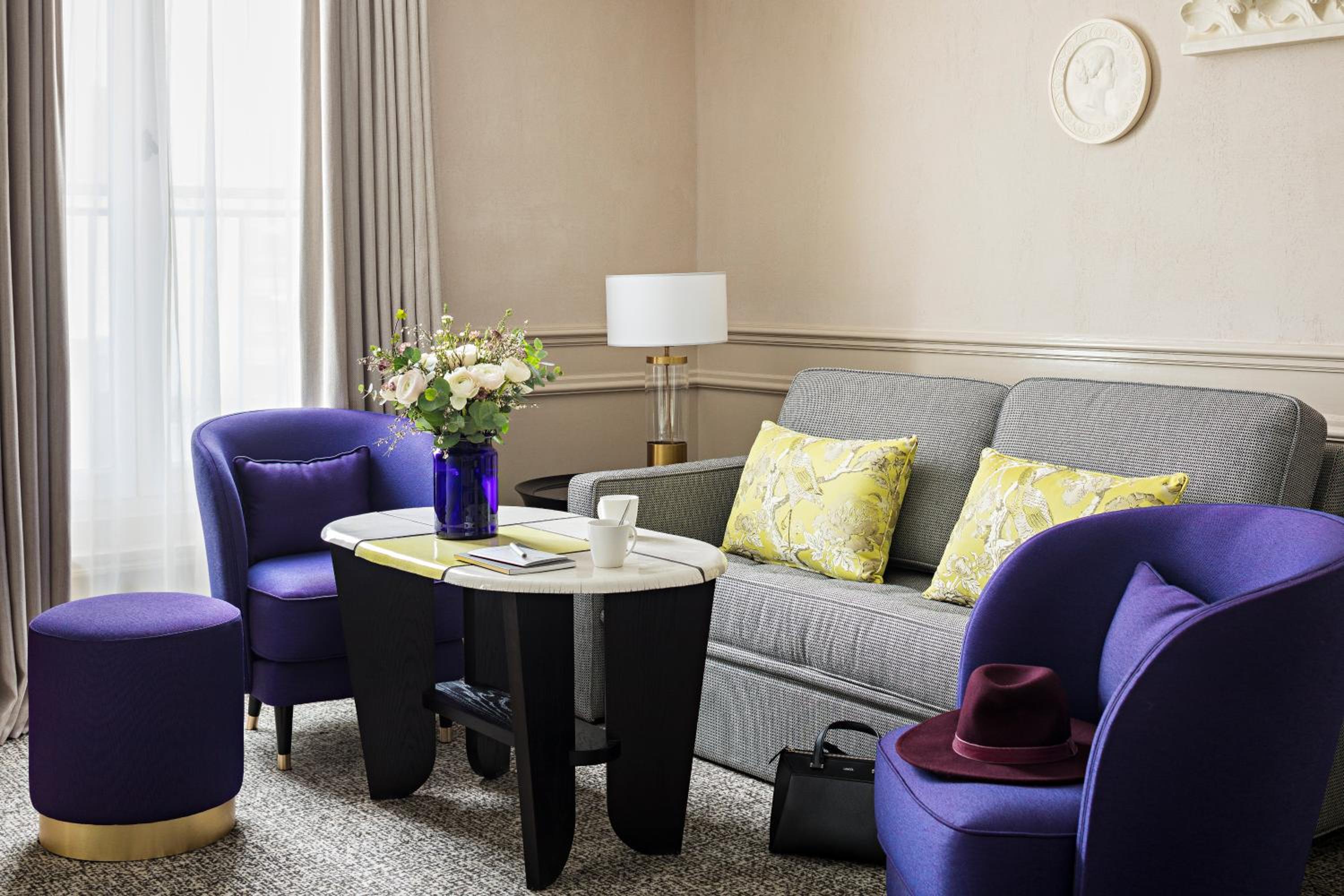 Suite Prestige avec 1 Lit King-Size, 1 Canapé-Lit et Salon Séparé – Vue sur Boulevard ou Rue Scribe Suite Prestige avec 1 Lit King-Size, 1 Canapé-Lit et Salon Séparé – Vue sur Boulevard ou Rue Scribe
