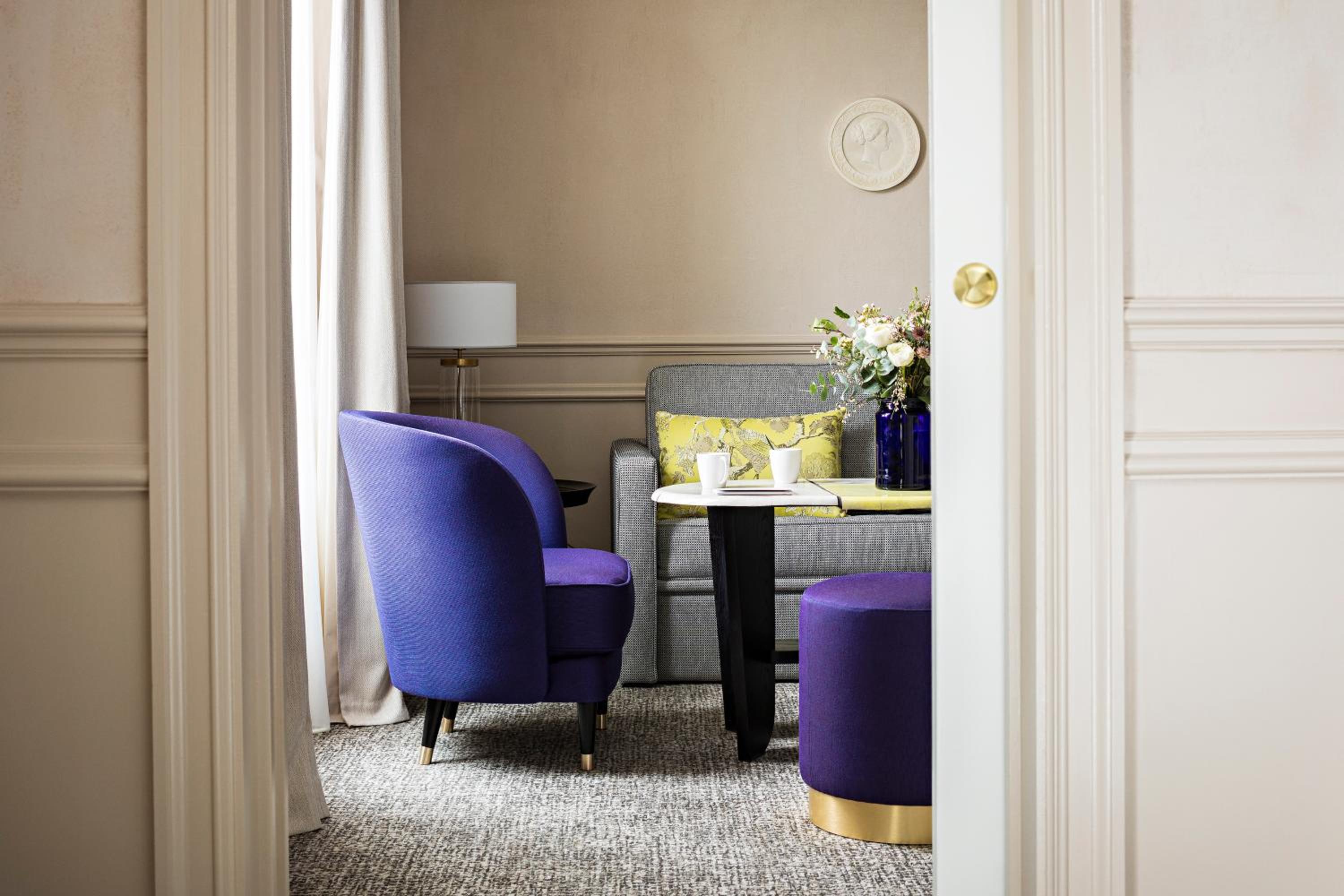 Suite Prestige avec 1 Lit King-Size, 1 Canapé-Lit et Salon Séparé – Vue sur Boulevard ou Rue Scribe Suite Prestige avec 1 Lit King-Size, 1 Canapé-Lit et Salon Séparé – Vue sur Boulevard ou Rue Scribe