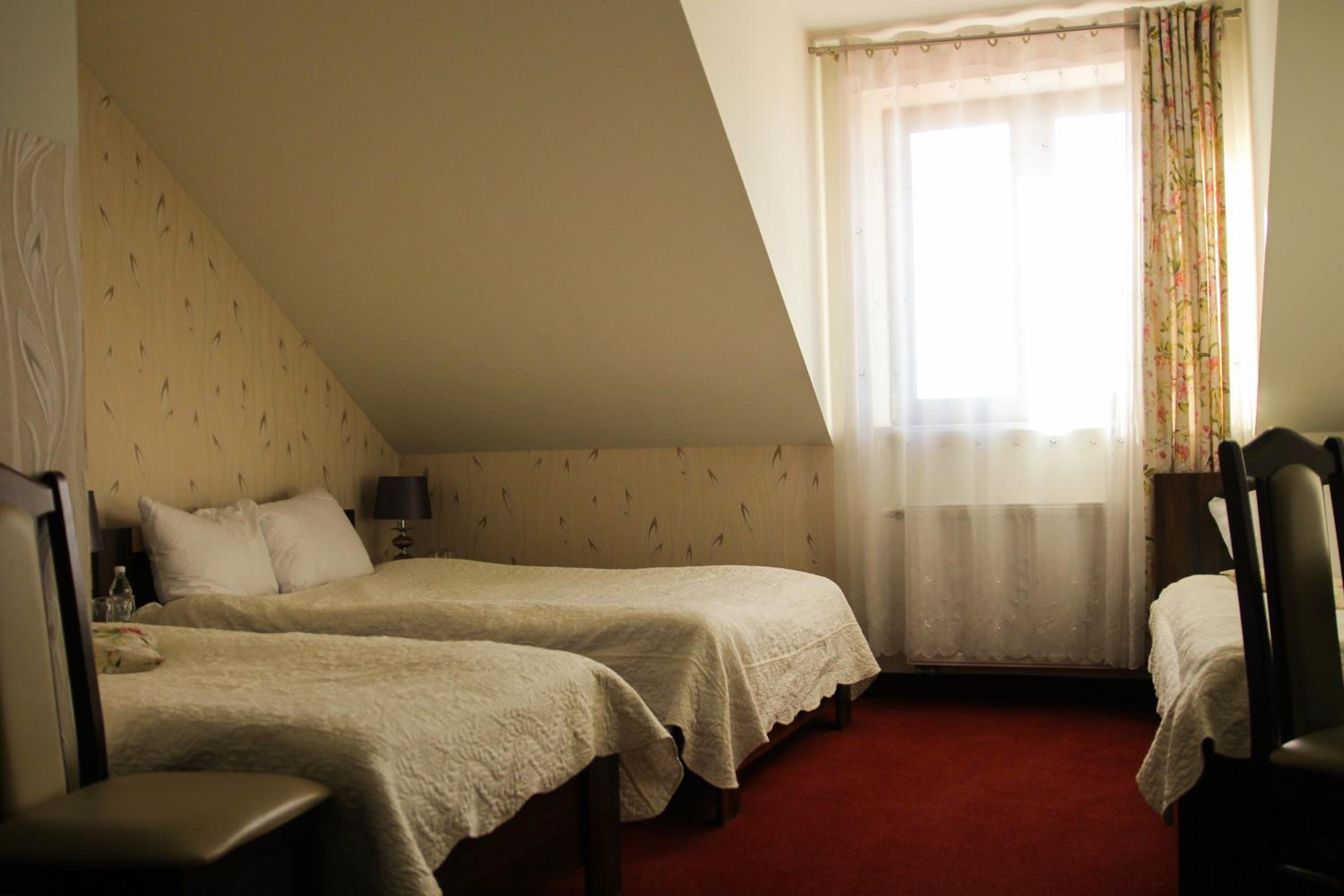 Comfort Triple Room with Shower - Photo 4