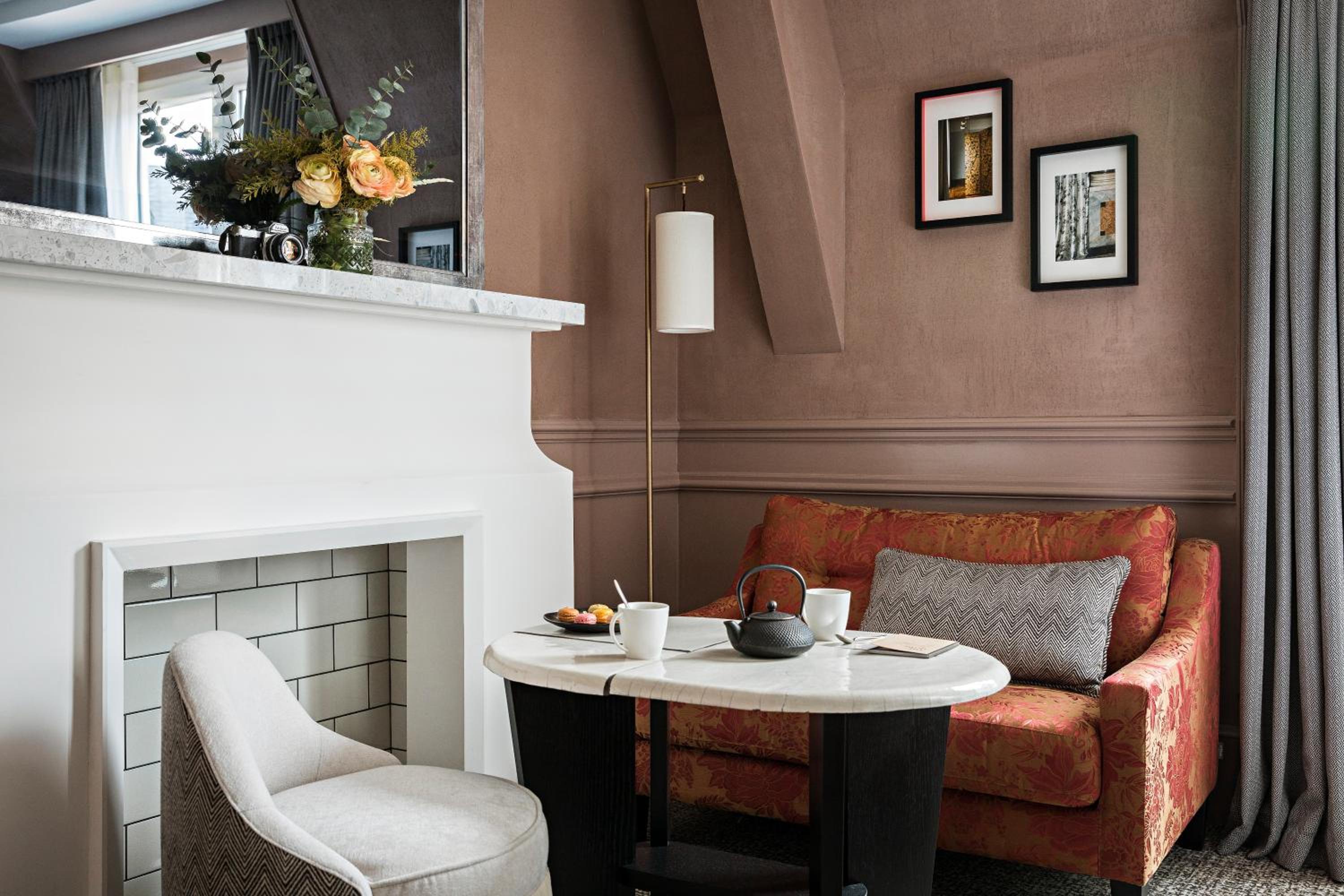Chambre de Luxe avec 1 Lit Queen-Size – Vue sur Cour ou Rue Scribe
