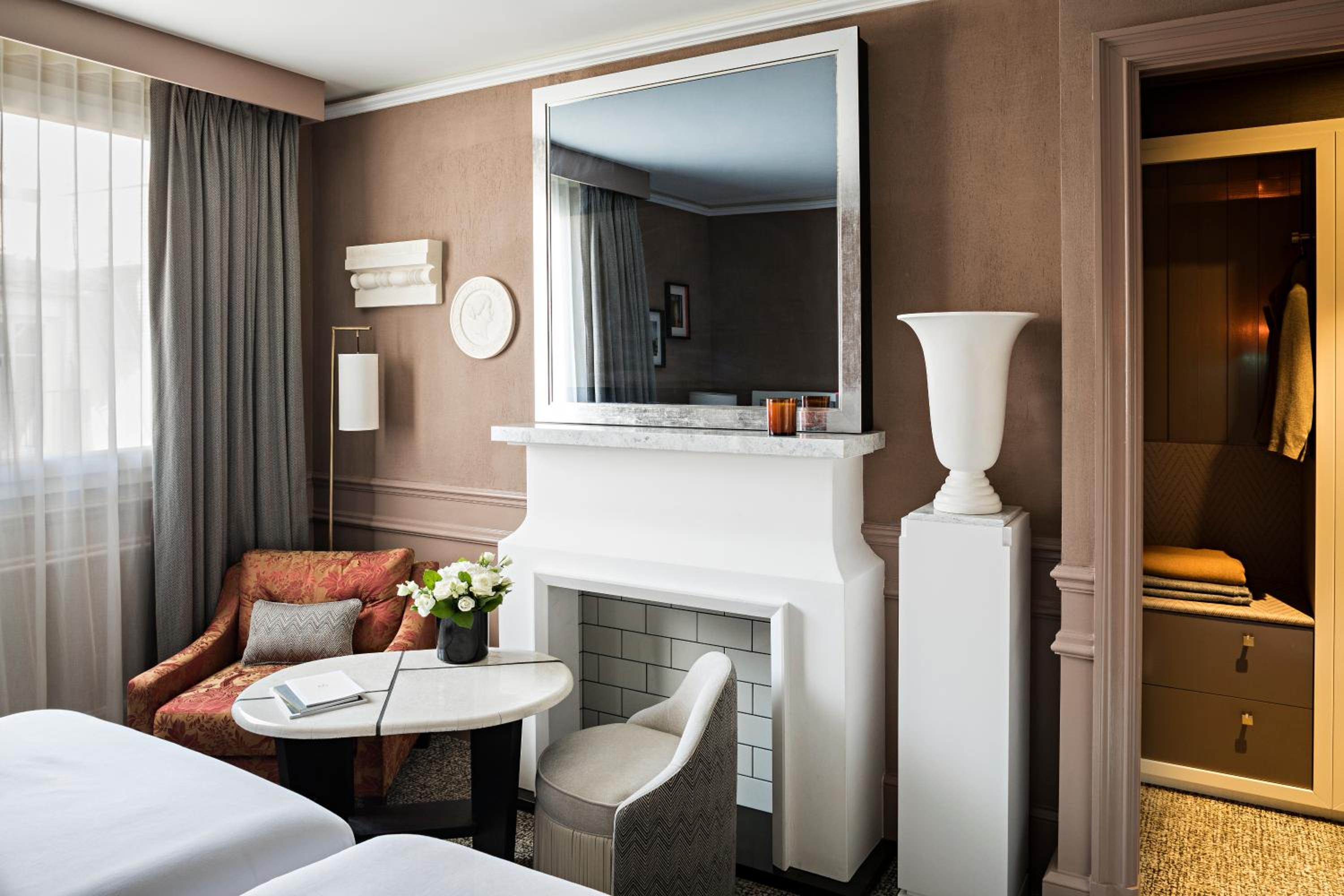Luxury Single Room with Two Single Beds and Courtyard or Rue Scribe View photo 2