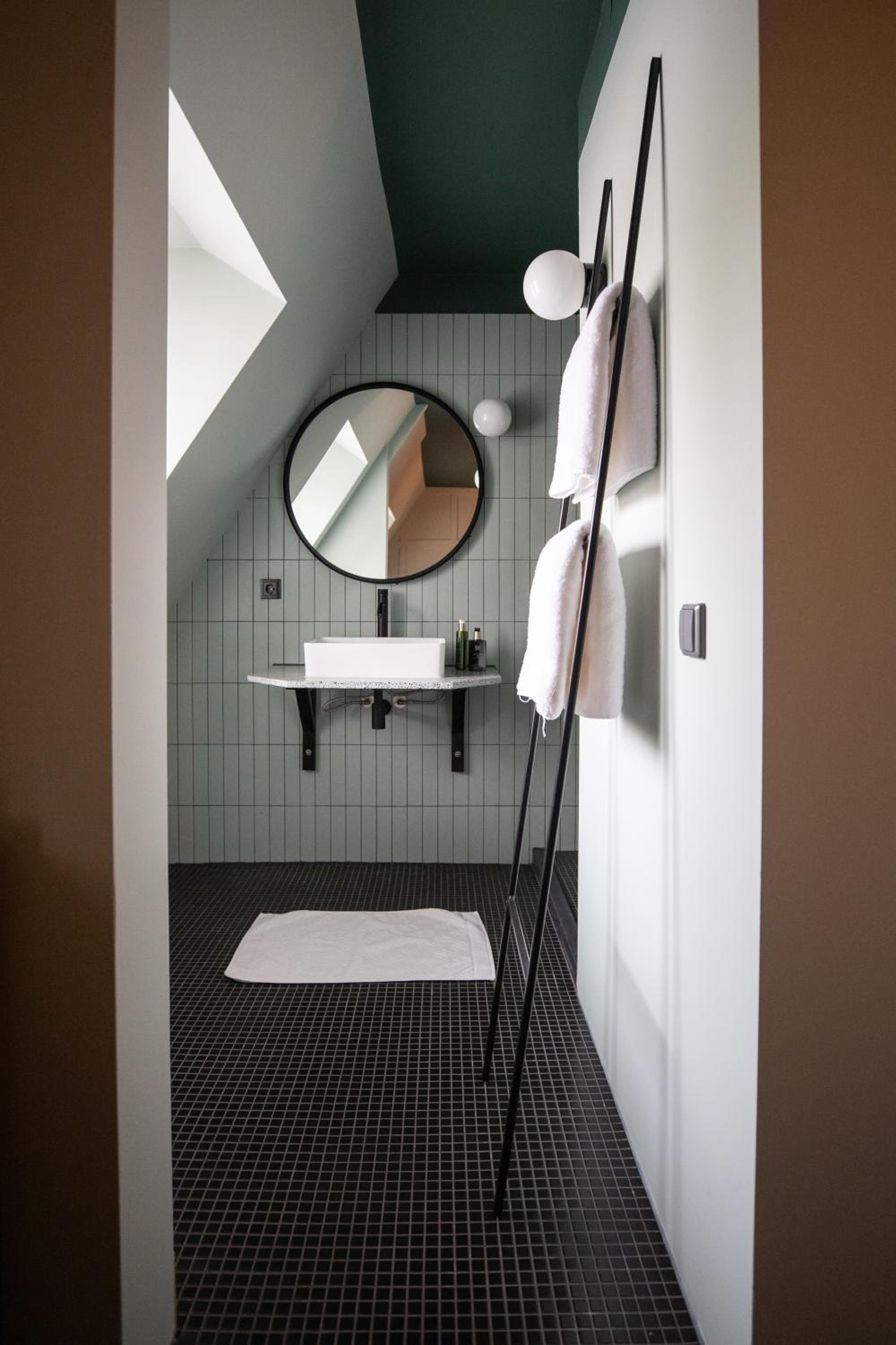 Standard Double Suite - Photo 5