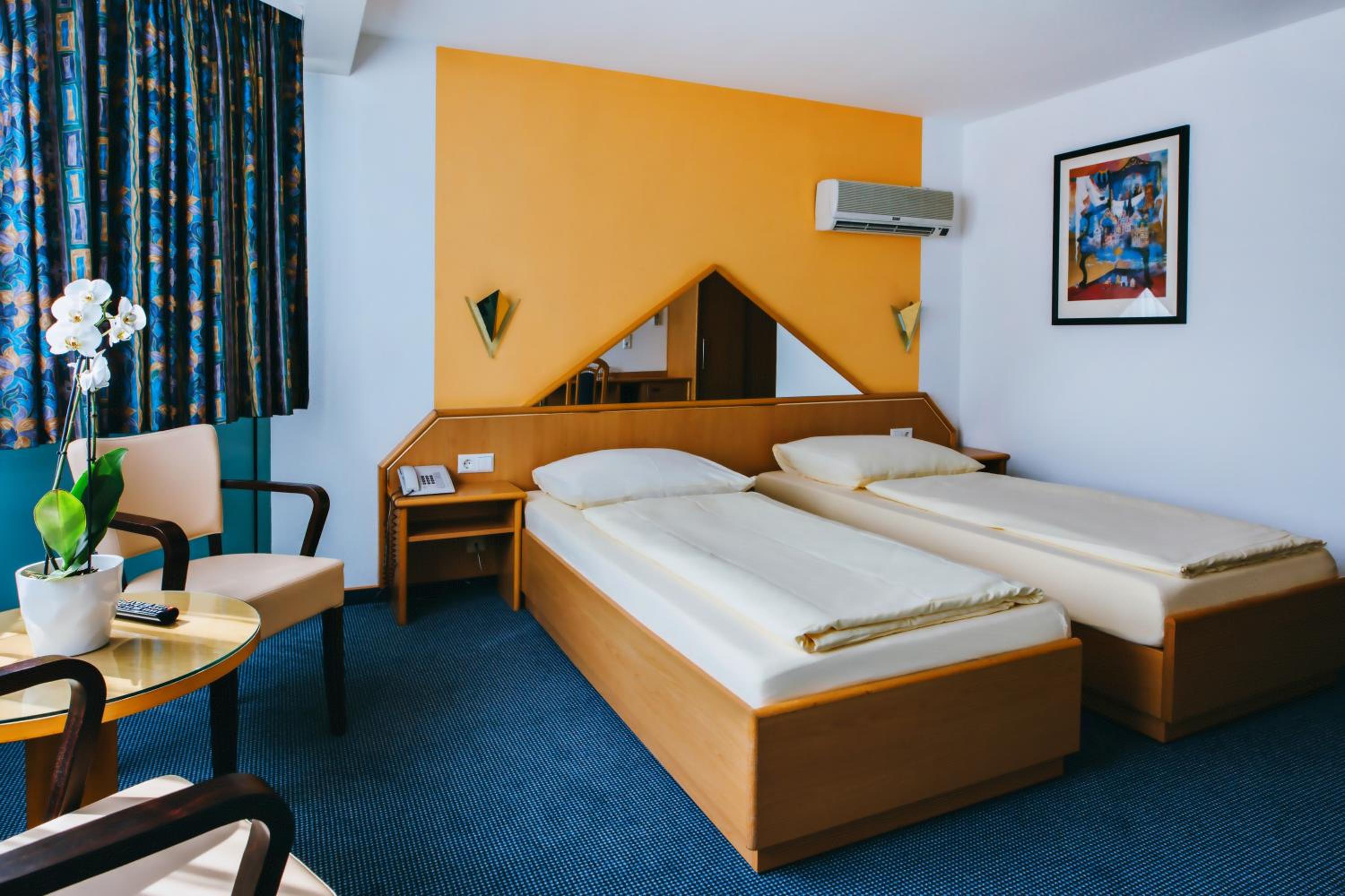 Double or Twin Room - Photo 3