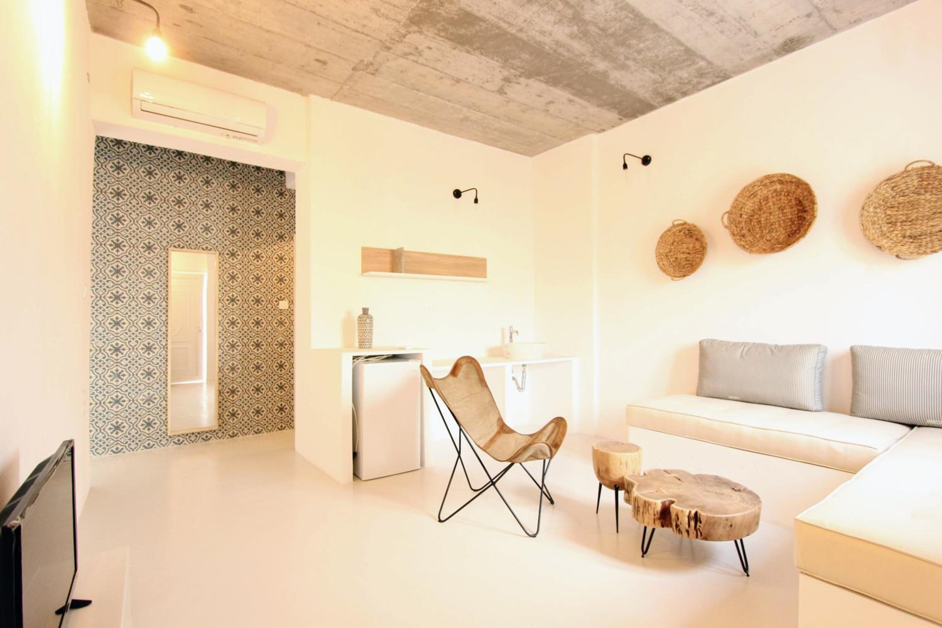 Family Suite with Outdoor Hot Tub  - Photo 37