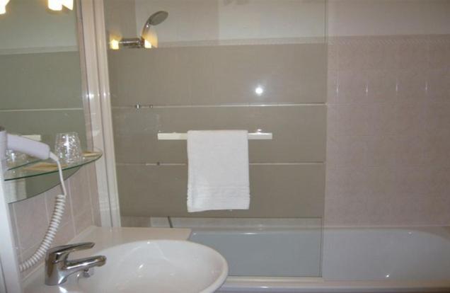 Double Room - Non-Smoking  photo 3
