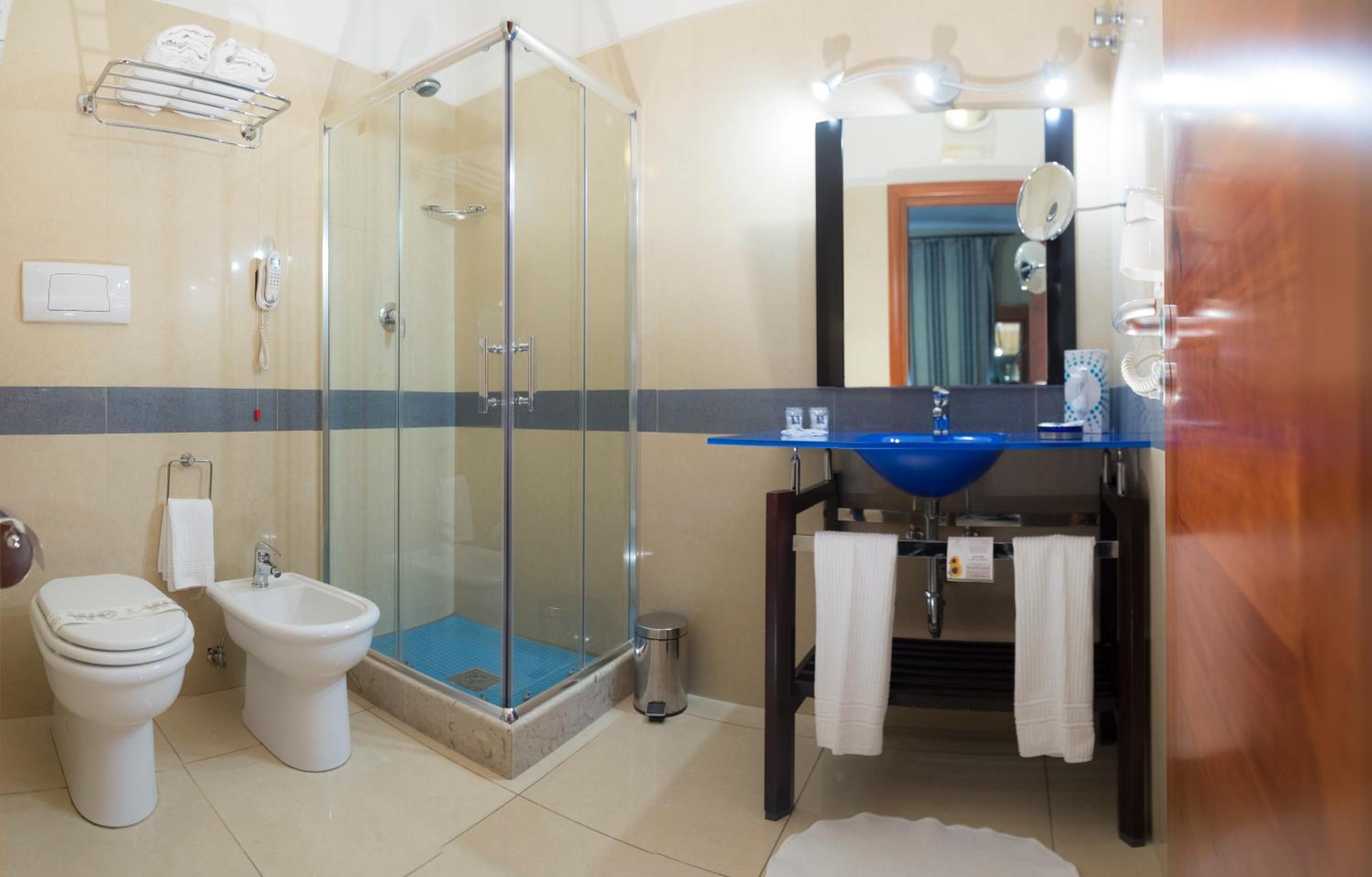 Standard Double or Twin Room photo 3