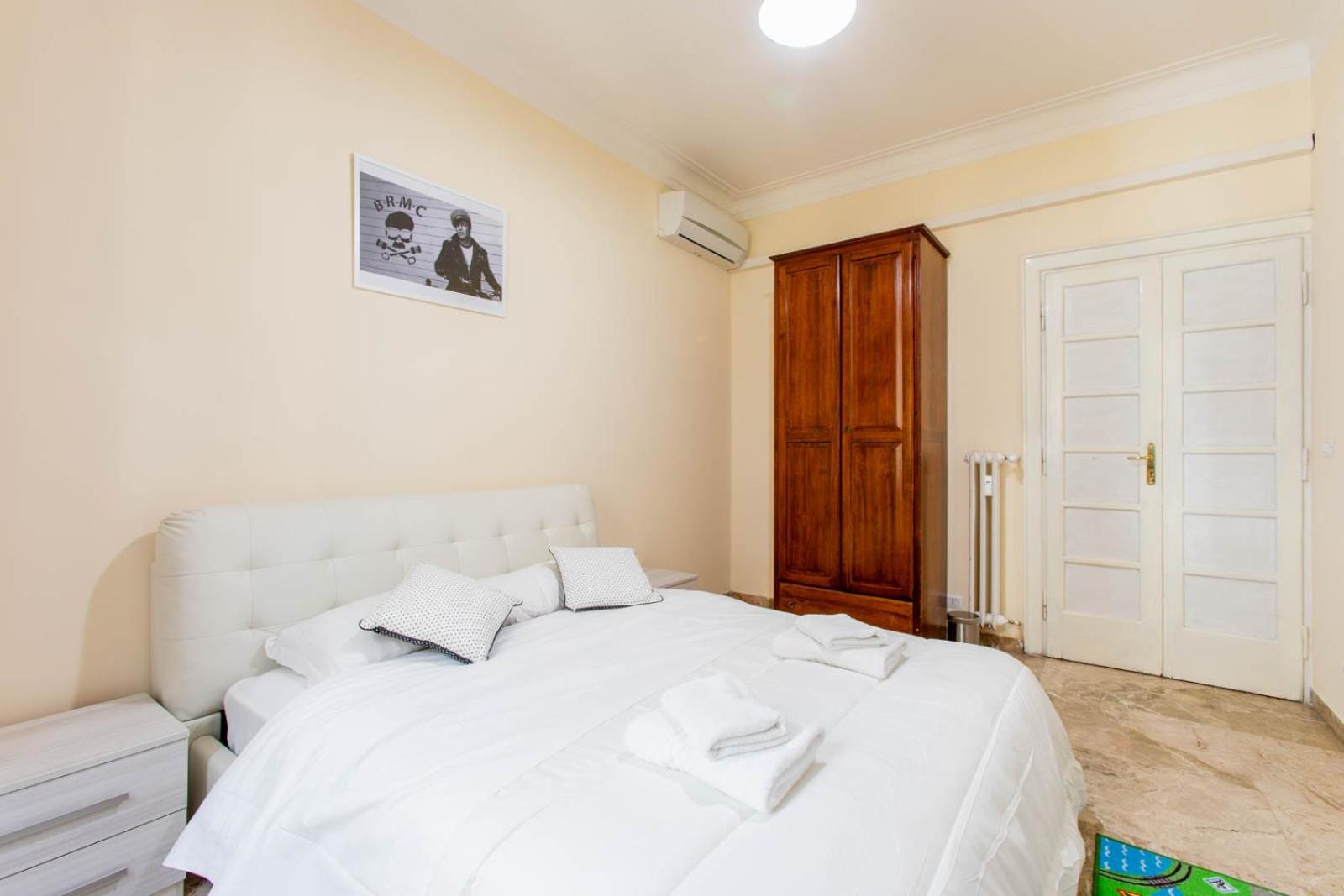 Double Room with Shared Bathroom photo 3