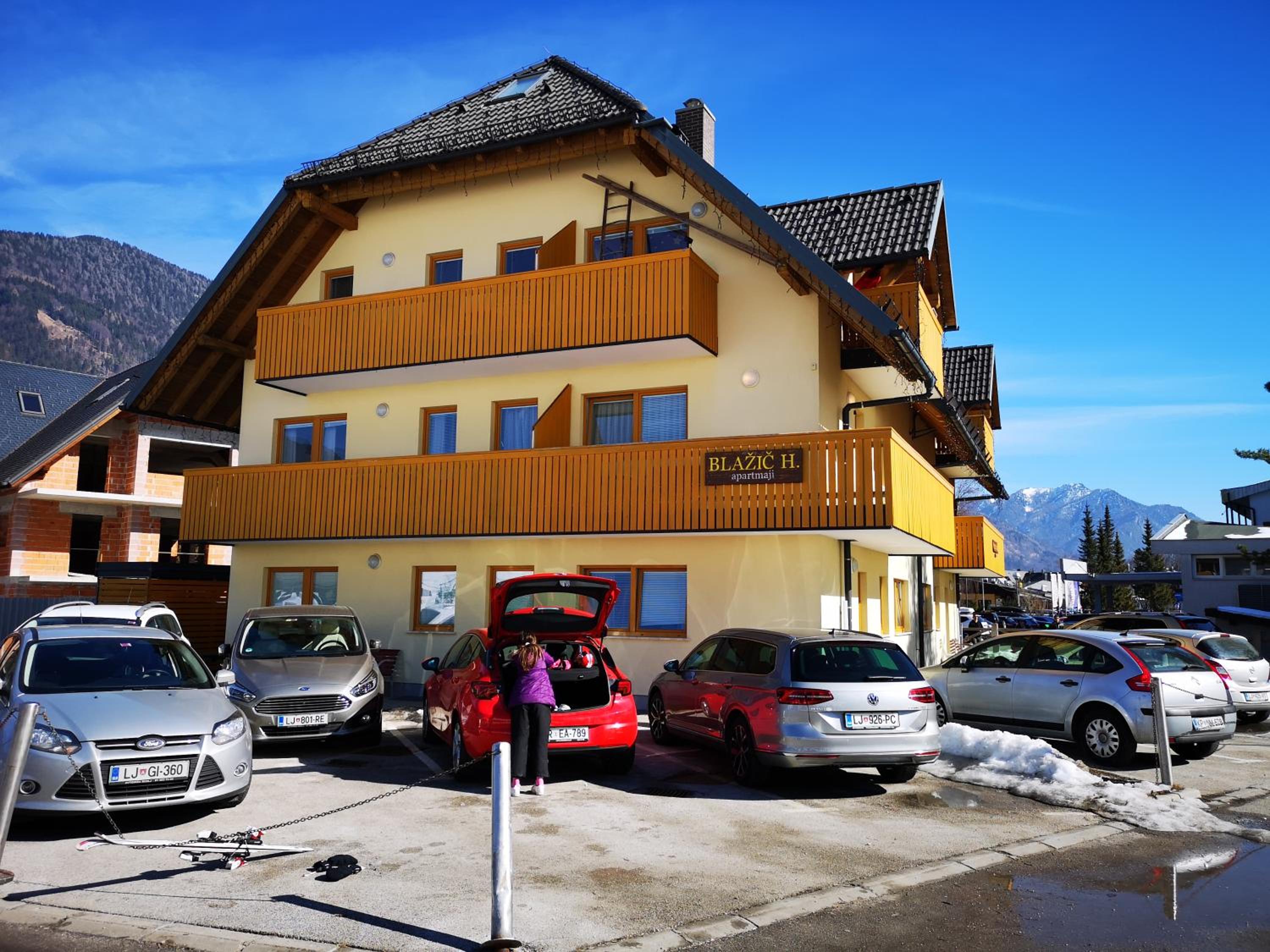Apartment with Mountain View photo 2