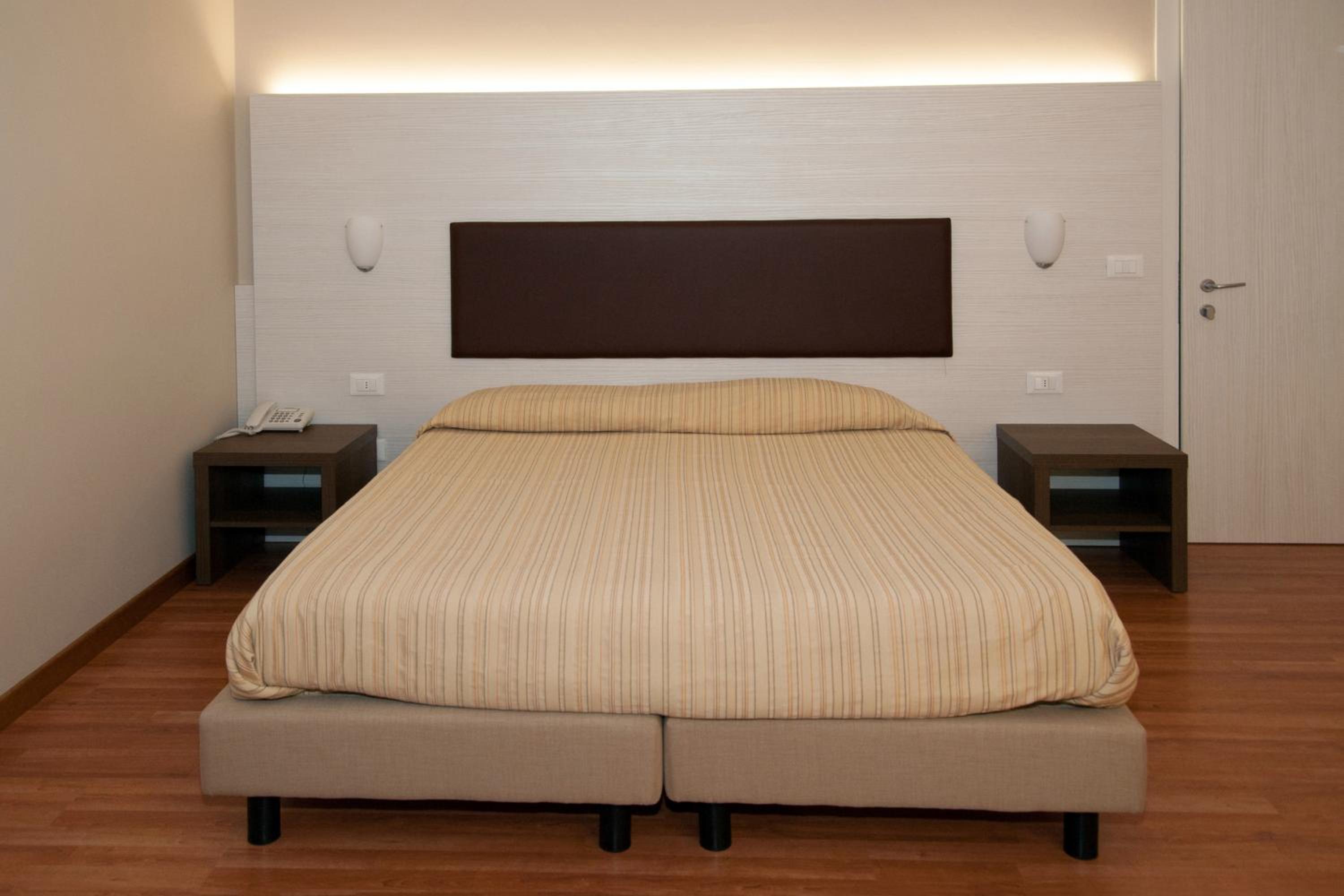 Double Room - Photo 3