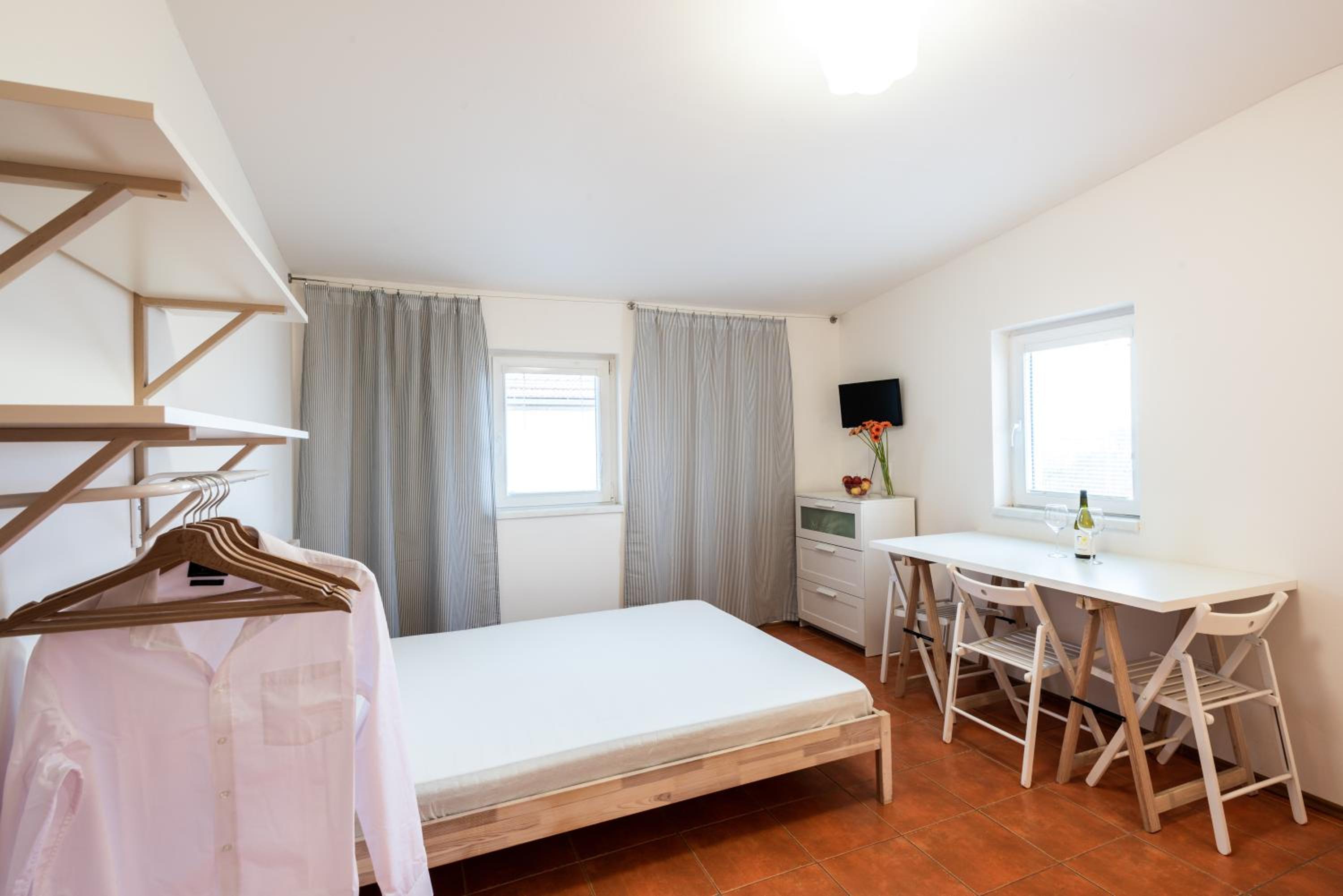 Triple Room with Shared Bathroom photo 2