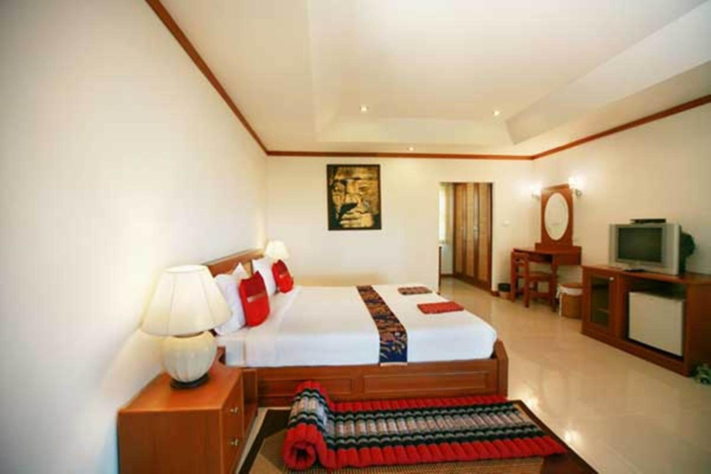 Deluxe Double Room - Photo 11