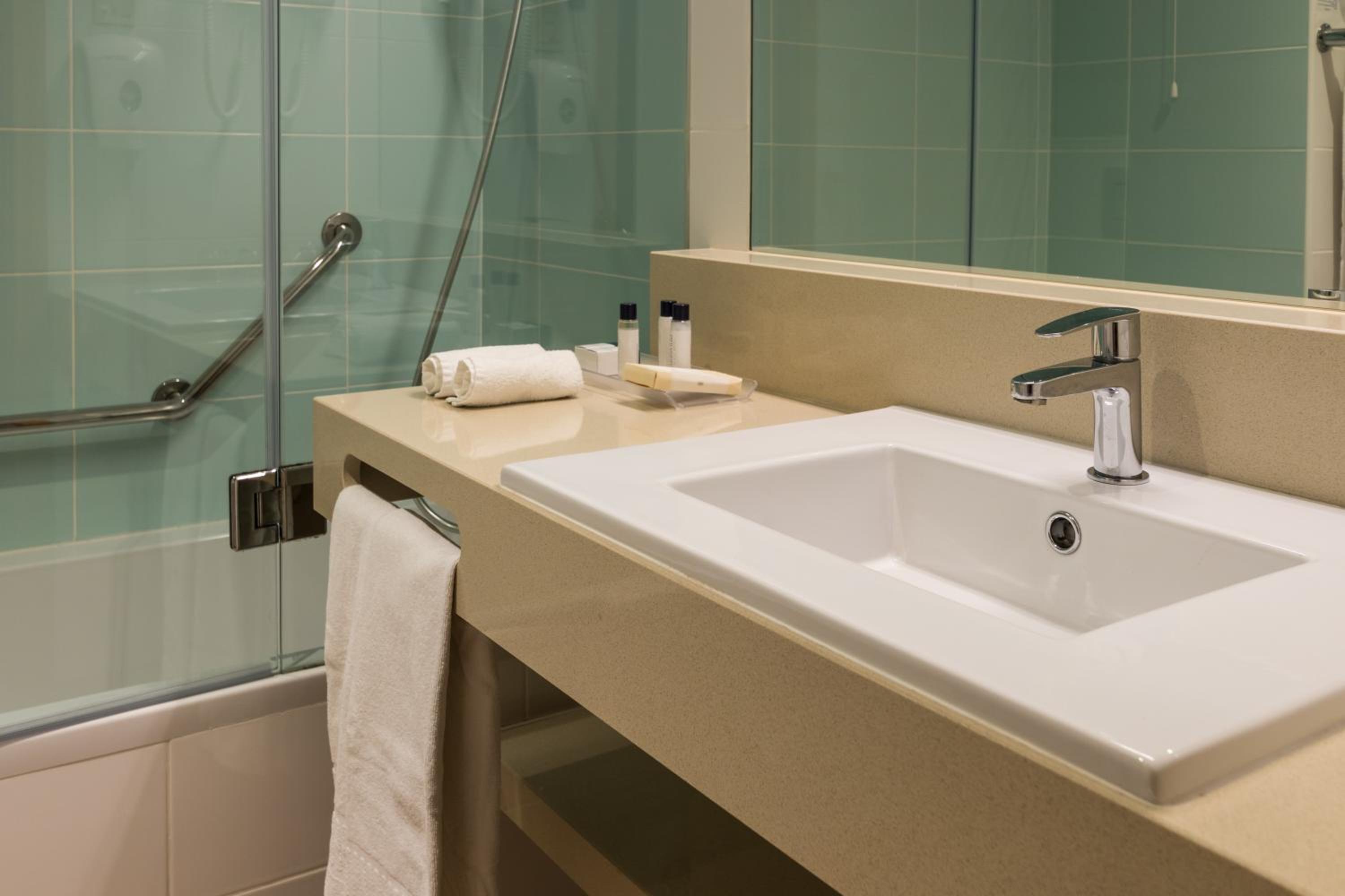 Twin Room with Marina View - Photo 5