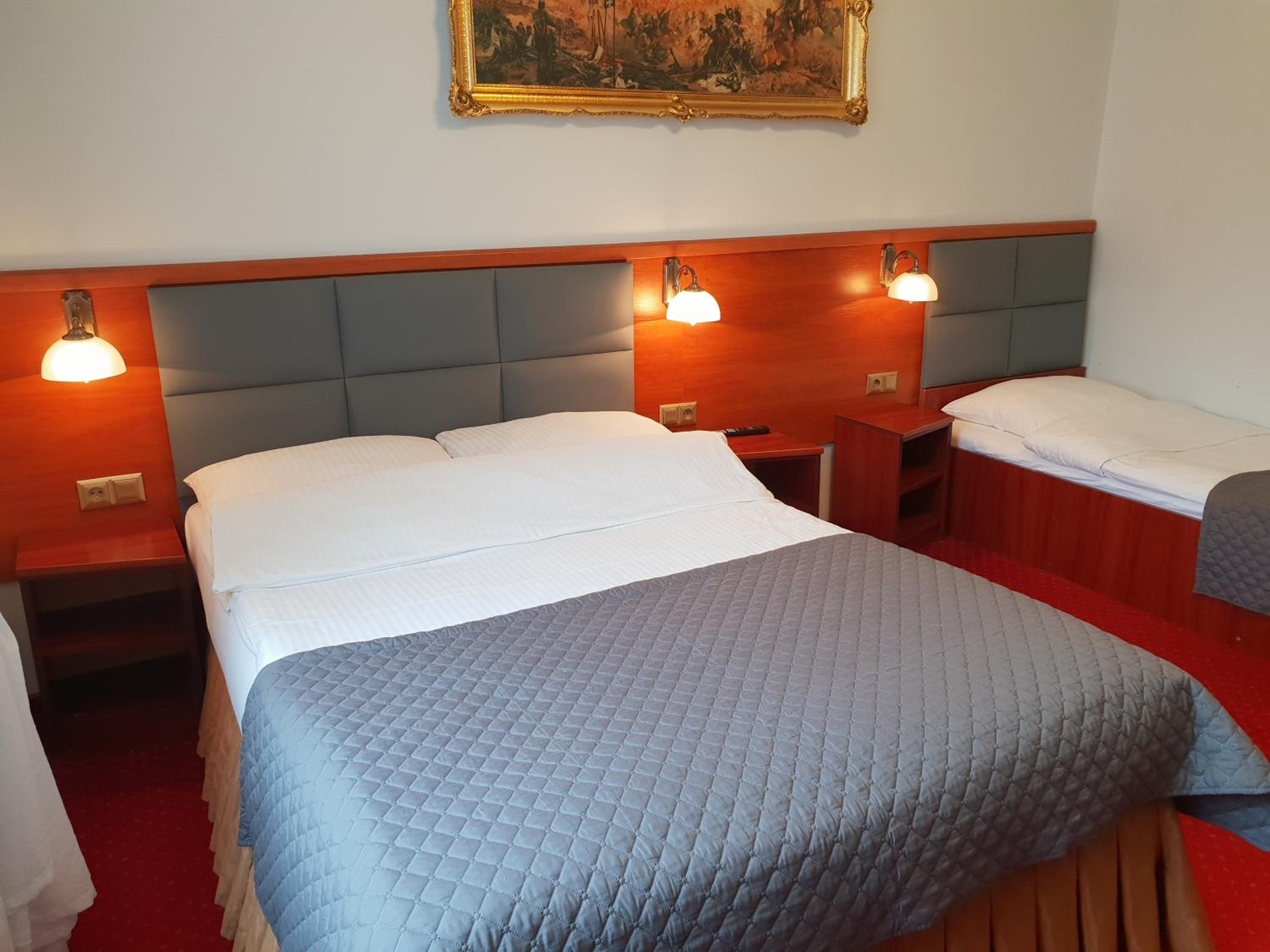 Double or Twin Room - Photo 12
