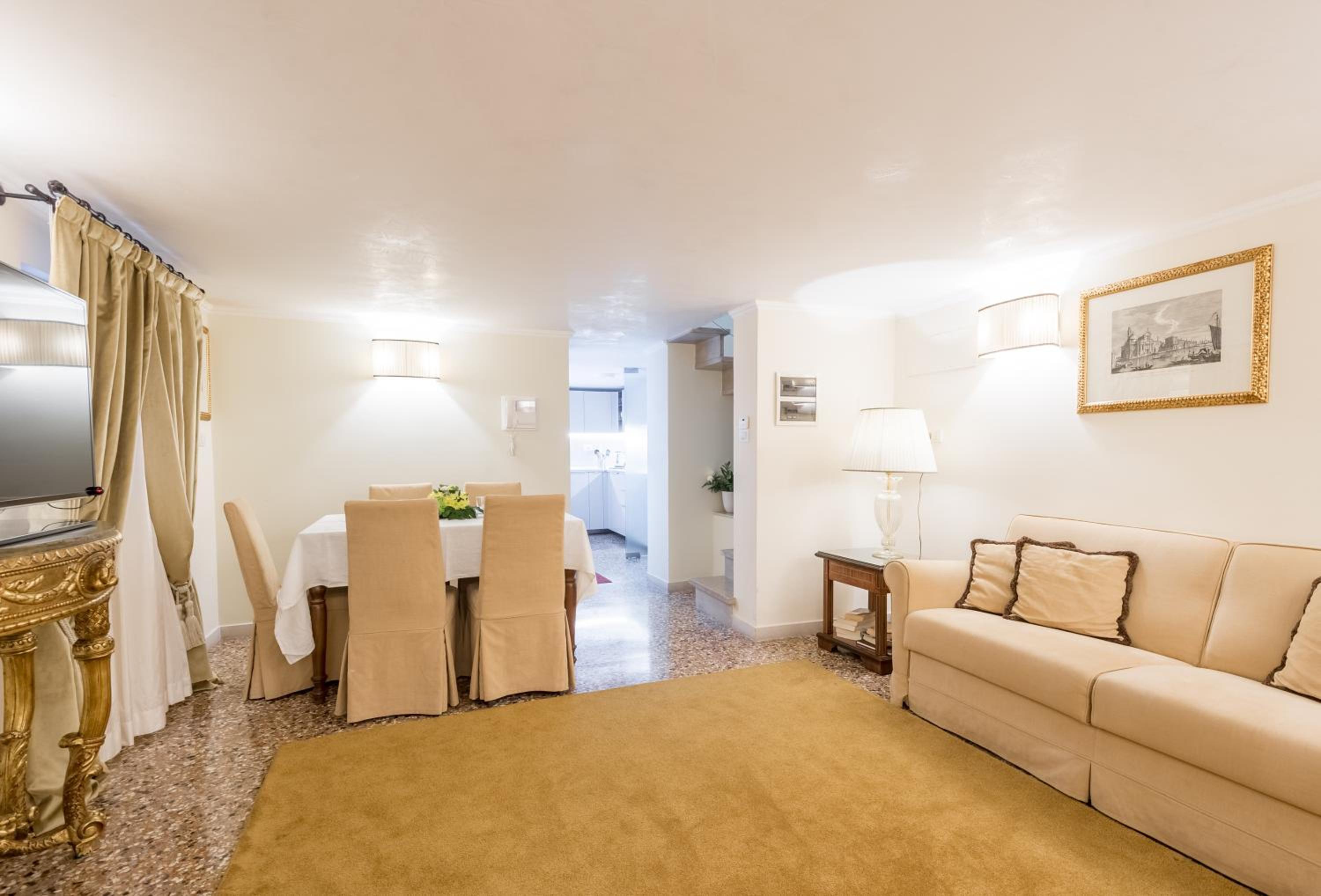 Apartment - Split Level photo 1