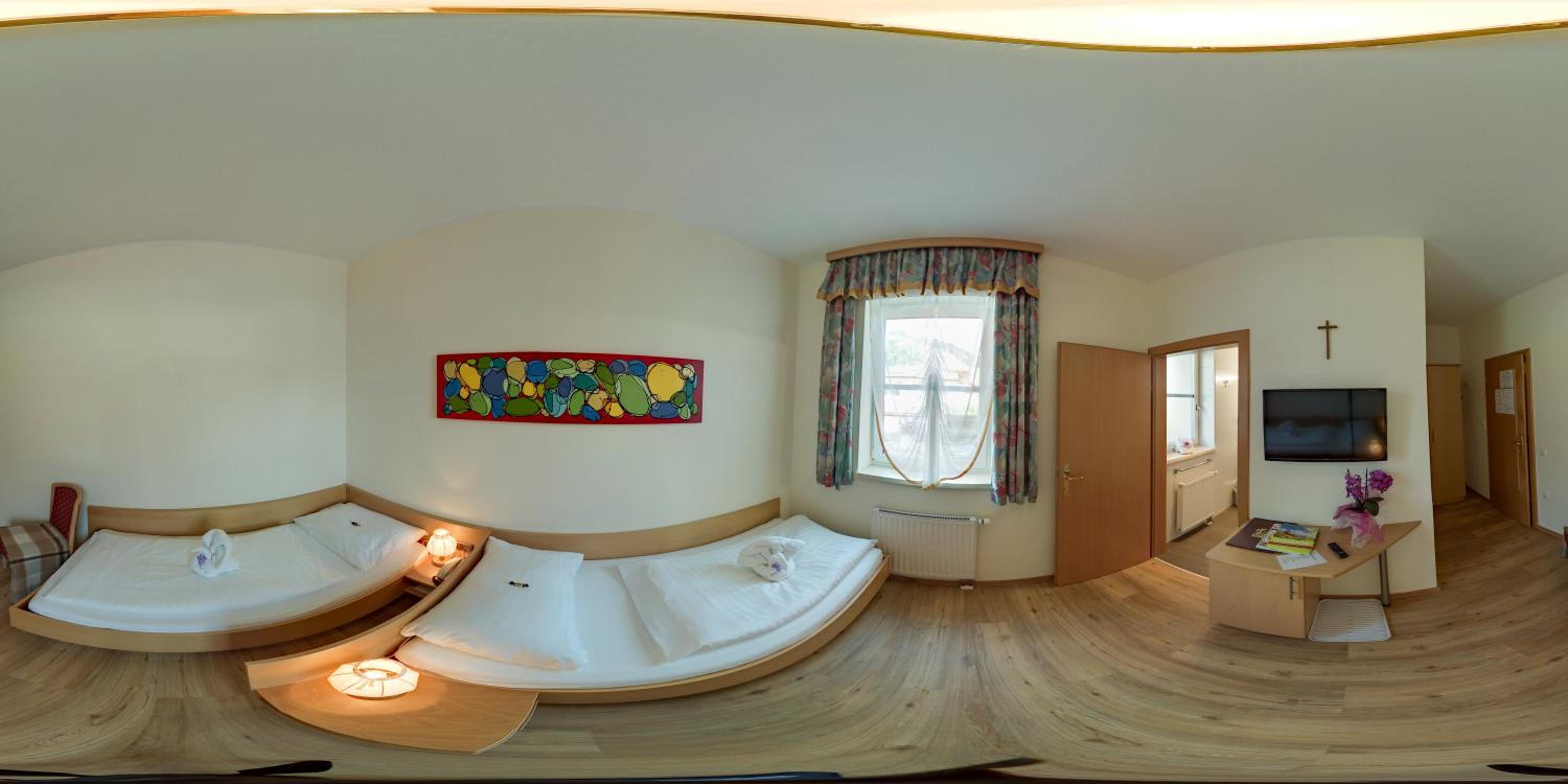 Twin Room - Photo 5